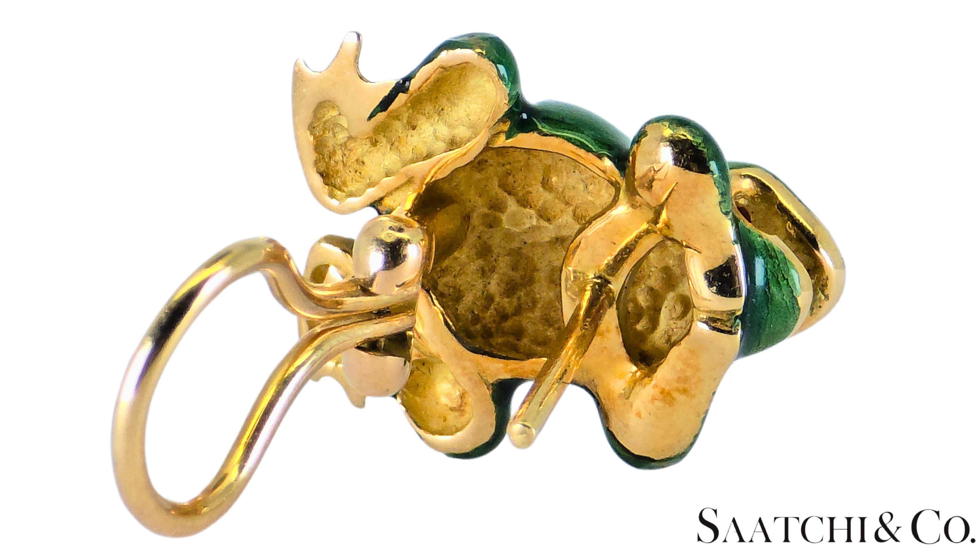Or jaune 18K 750 - émail et rubis naturel, taille ronde et brillante : Boucle d'oreille grenouille en vente 3