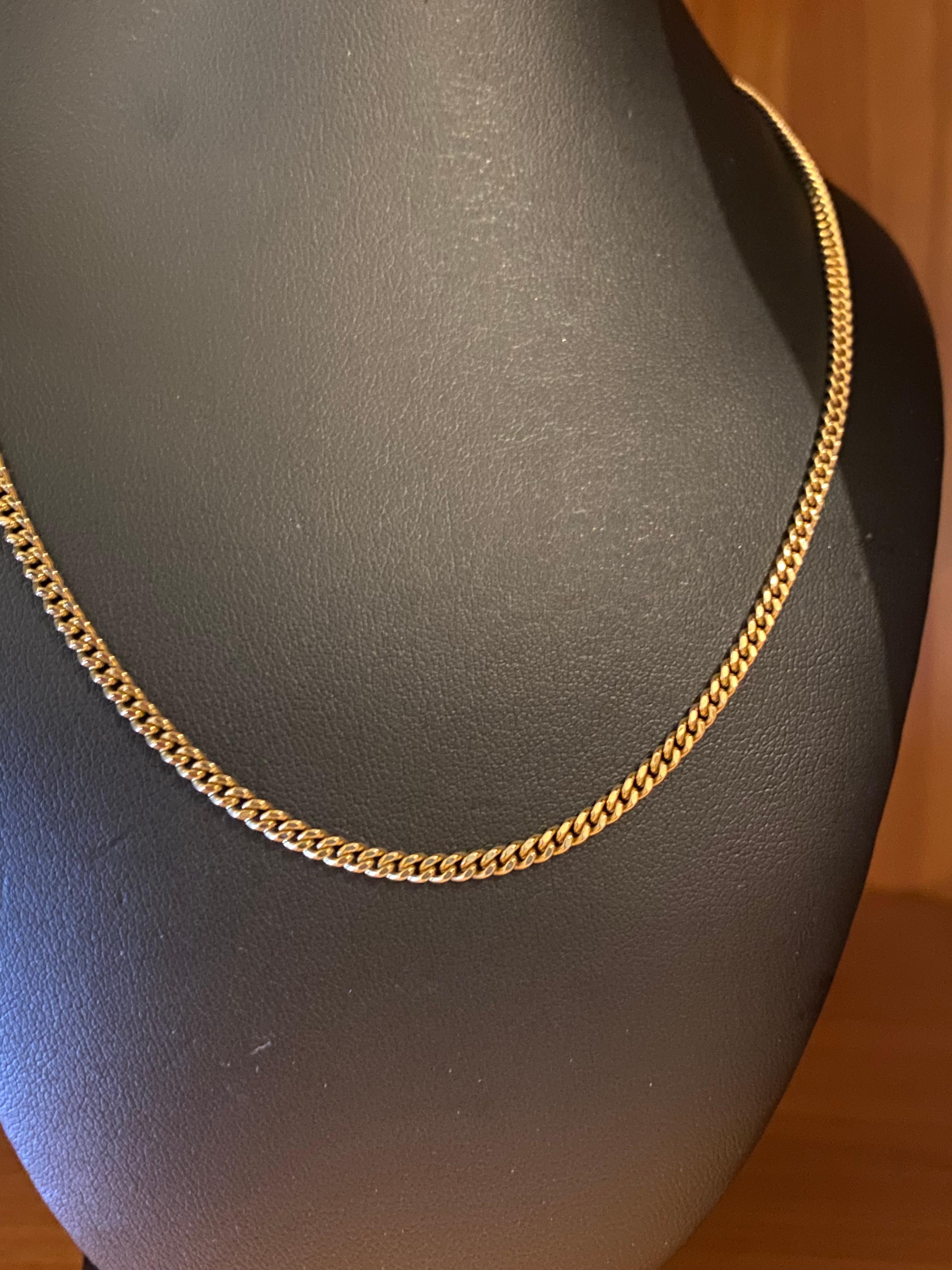 Fine 18K Yellow Gold Cuban / Curb Links Chain,  
completed by solid spring ring clasp 
stamped & hallmarked  

Length: 50.5cm
Width: 3mm
Total item's weight: 15.6gr. 

Italy, circa 1990's 

~~~

Comes in a box, 
accompanied by valuation certificate 