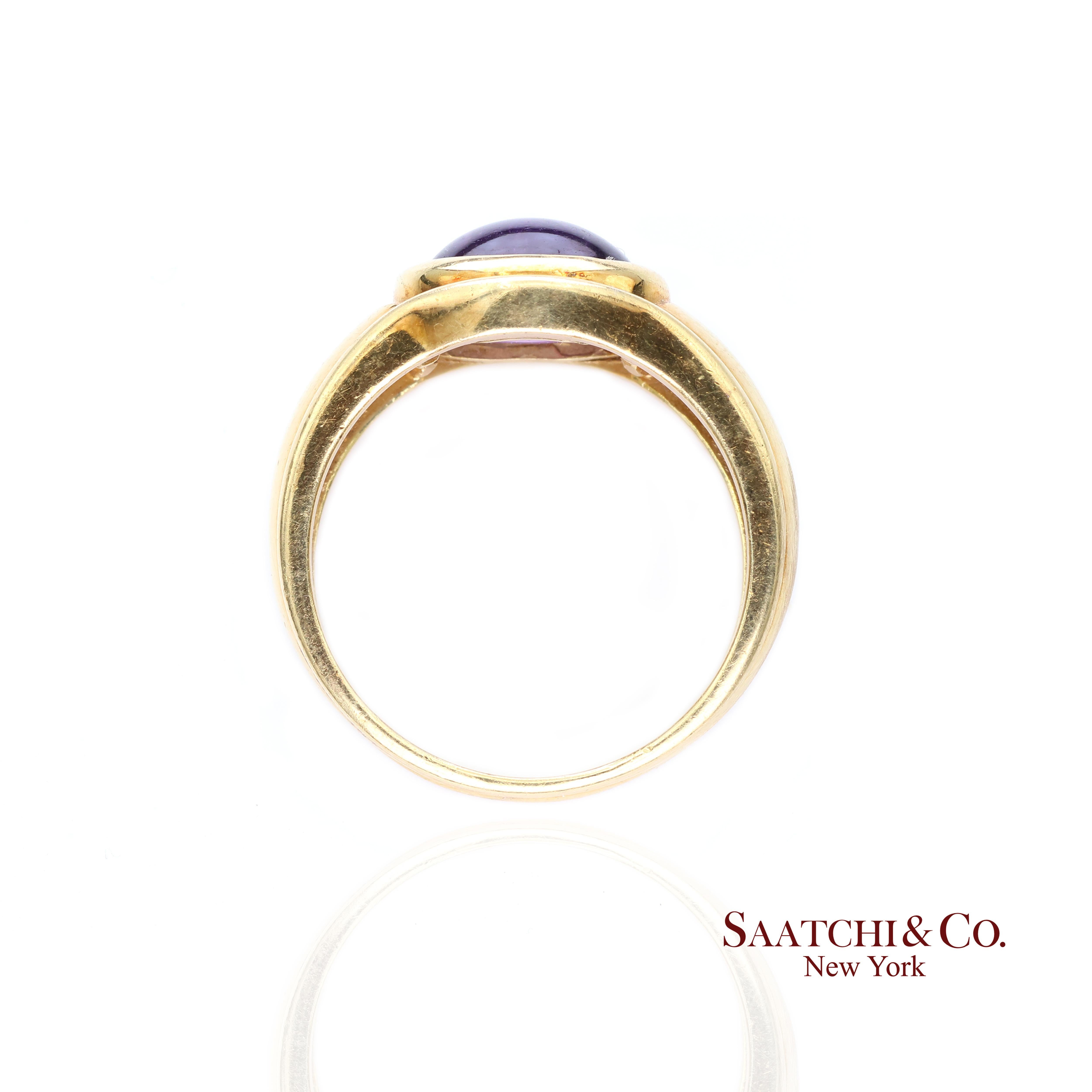 Anello con ametista naturale cabochon in oro giallo 18k 750 in vendita 2