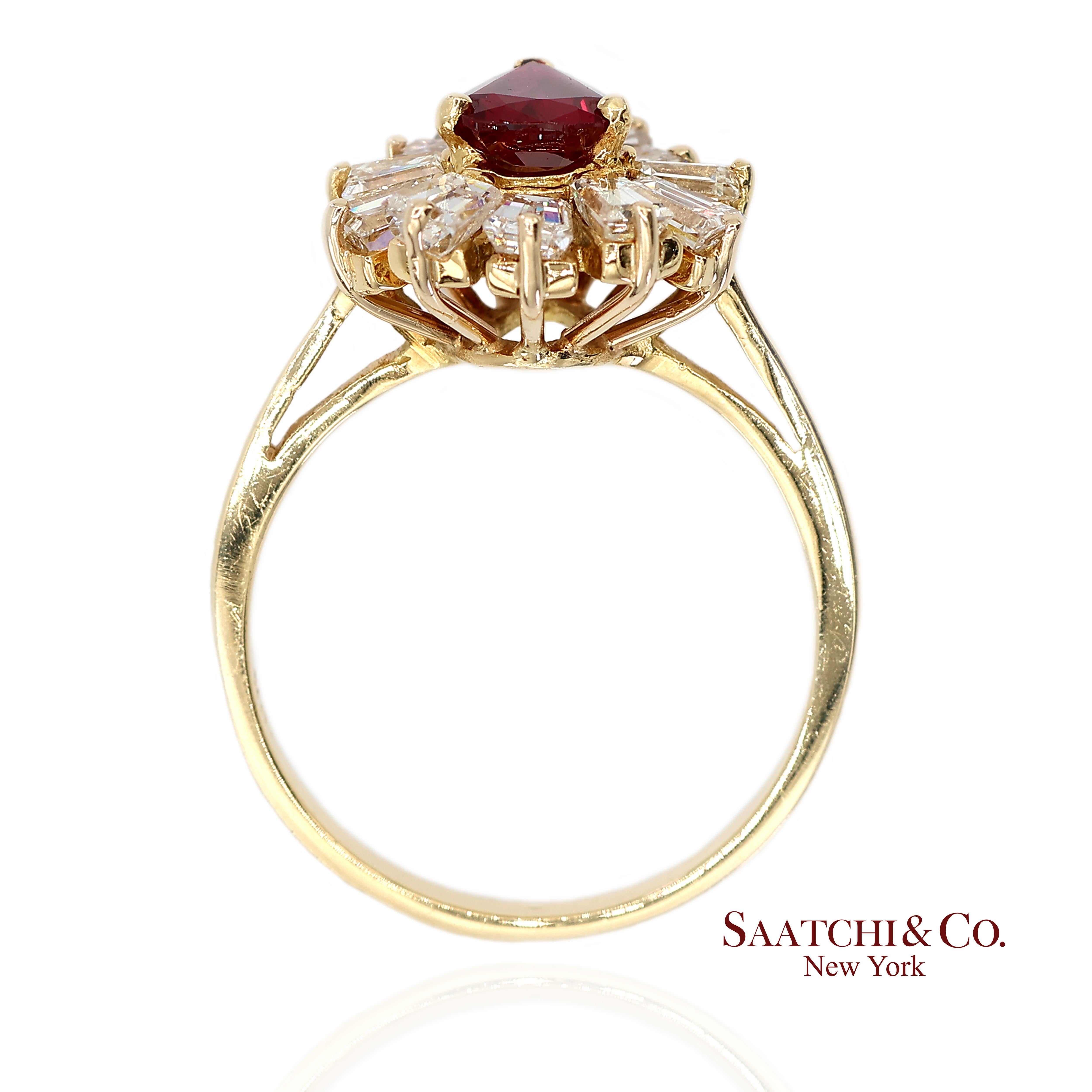 Taille baguette Bague Ballerina en or jaune 18K 750 diamants naturels et rubis en vente
