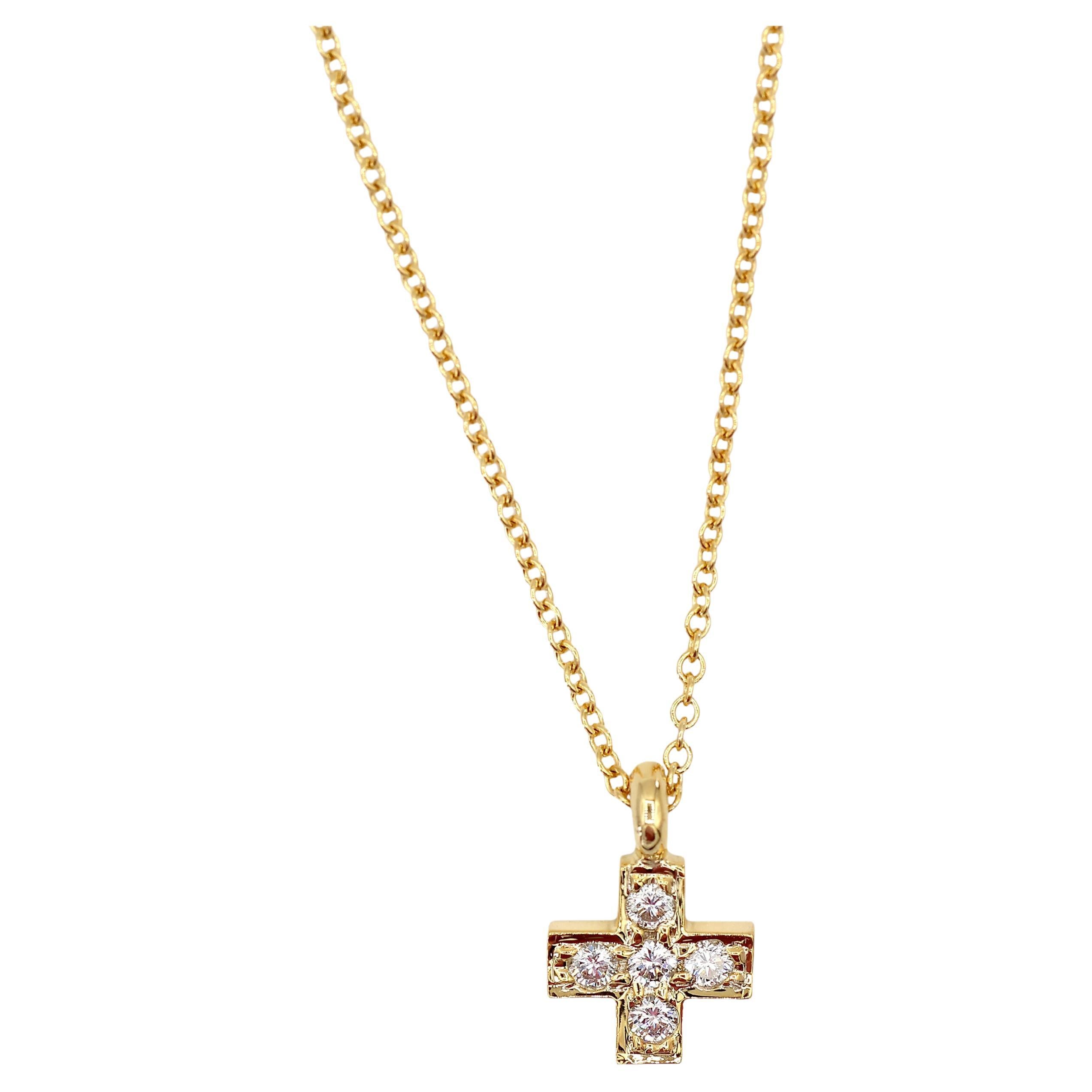 18K 750 Yellow Gold Natural Diamond Cross Pendant Necklace with Chain