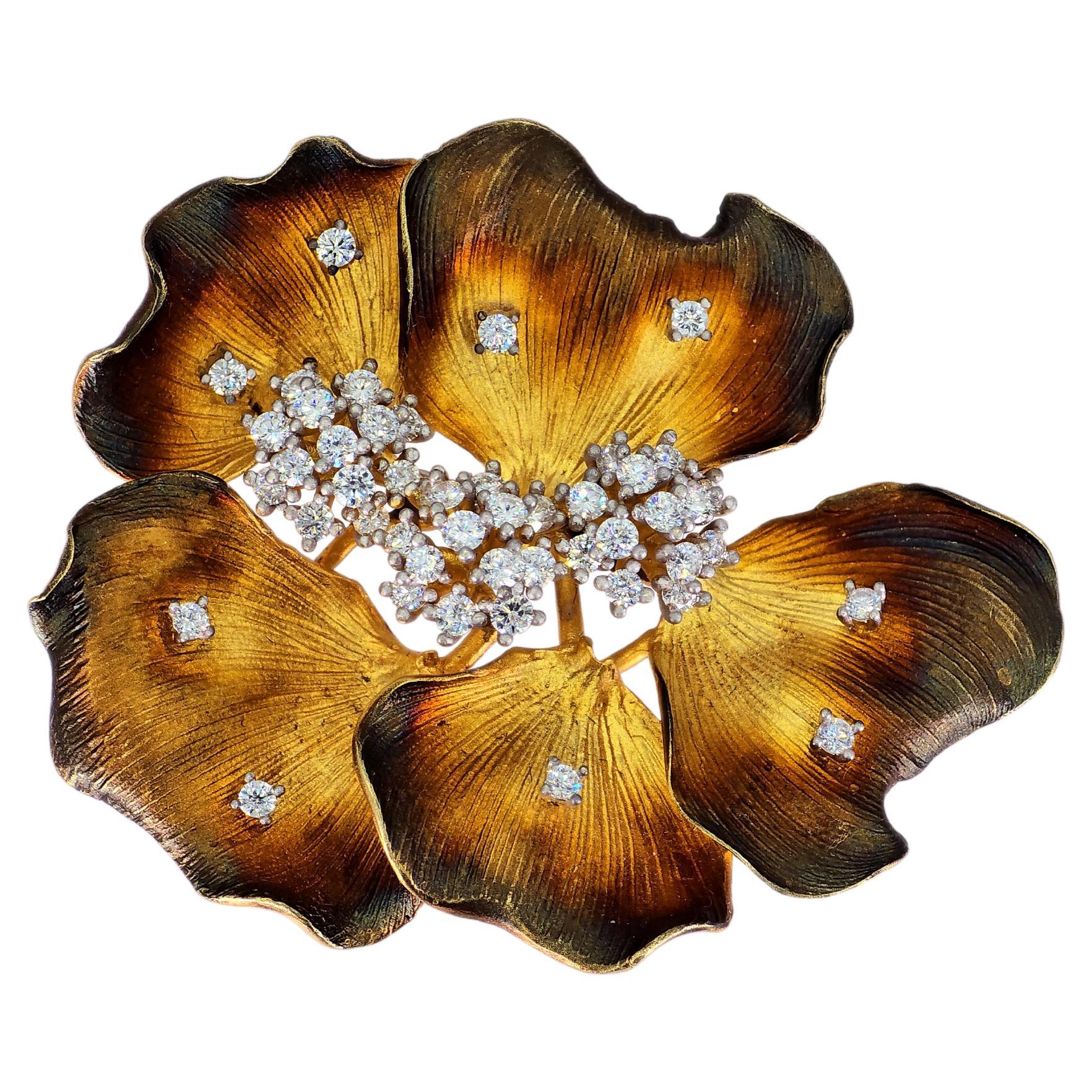 Broche fleur en or jaune 18k 750 diamants naturels