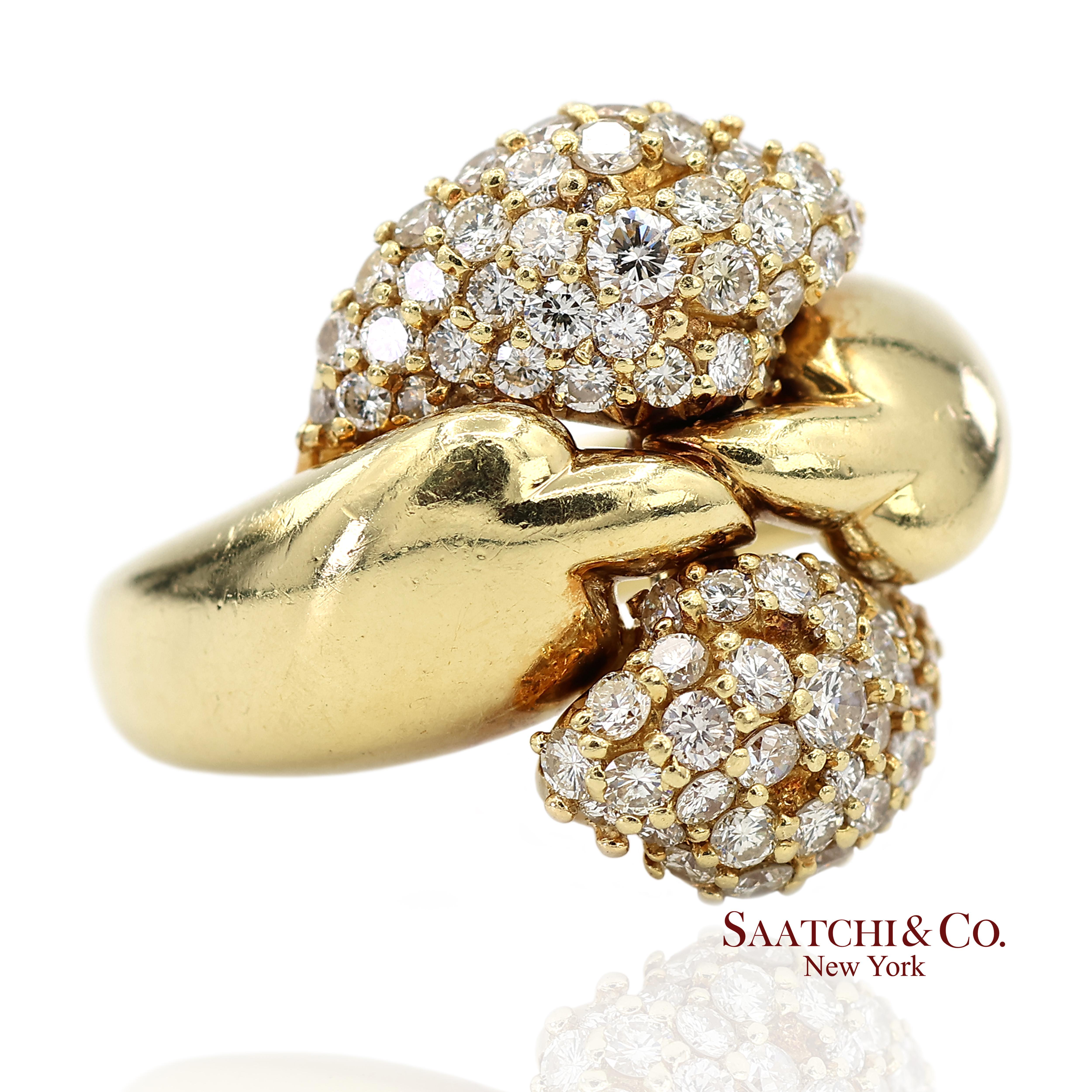 Jose HESS Vintage Designer Diamant-Goldring

Metall Typ: 18k Gelbgold
Gesamtgewicht des Artikels: 14,6 Gramm
Ringgröße: 5.5 (veränderbar)
1:
Primärer Stein: Natürlicher Diamant
Karatgewicht der Diamanten: 2,0 Karat (78 Stück)
Diamant Stein Farbe: