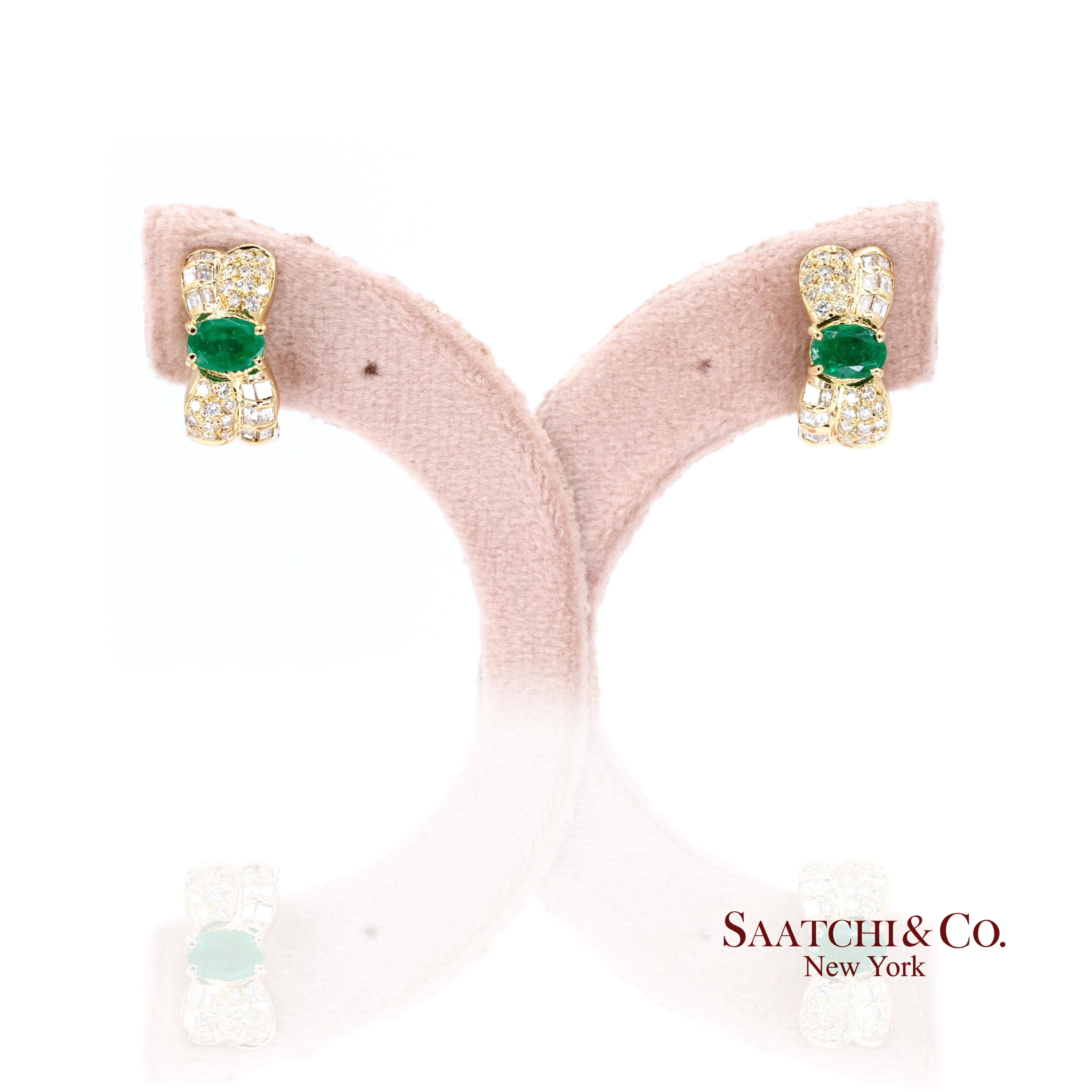 Women's 18k 750 Yellow Gold Natural Emerald and Diamond Earrings For Sale