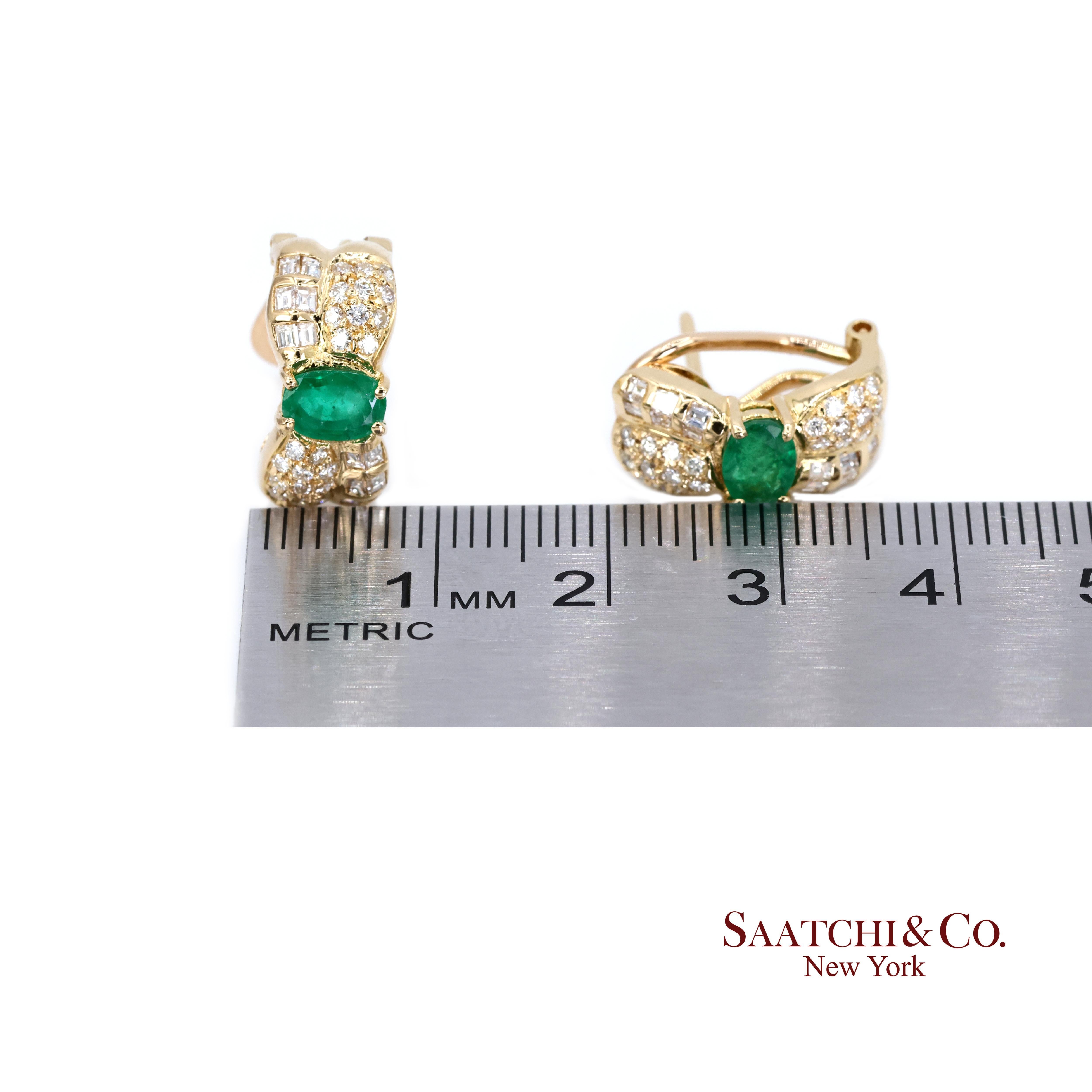 18k 750 Yellow Gold Natural Emerald and Diamond Earrings For Sale 3