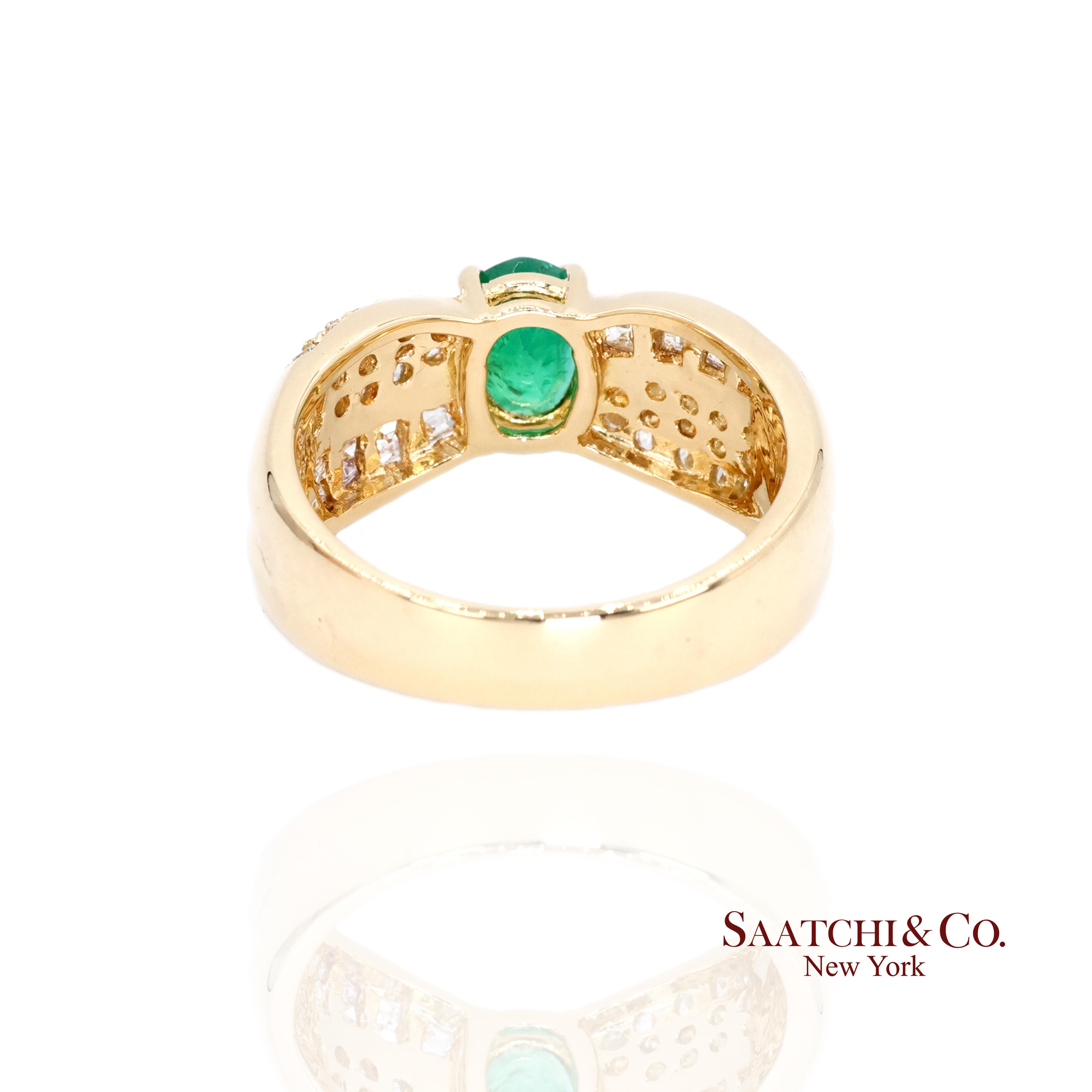 Bague en or jaune 18k 750 émeraudes naturelles et diamants Neuf - En vente à New York, NY