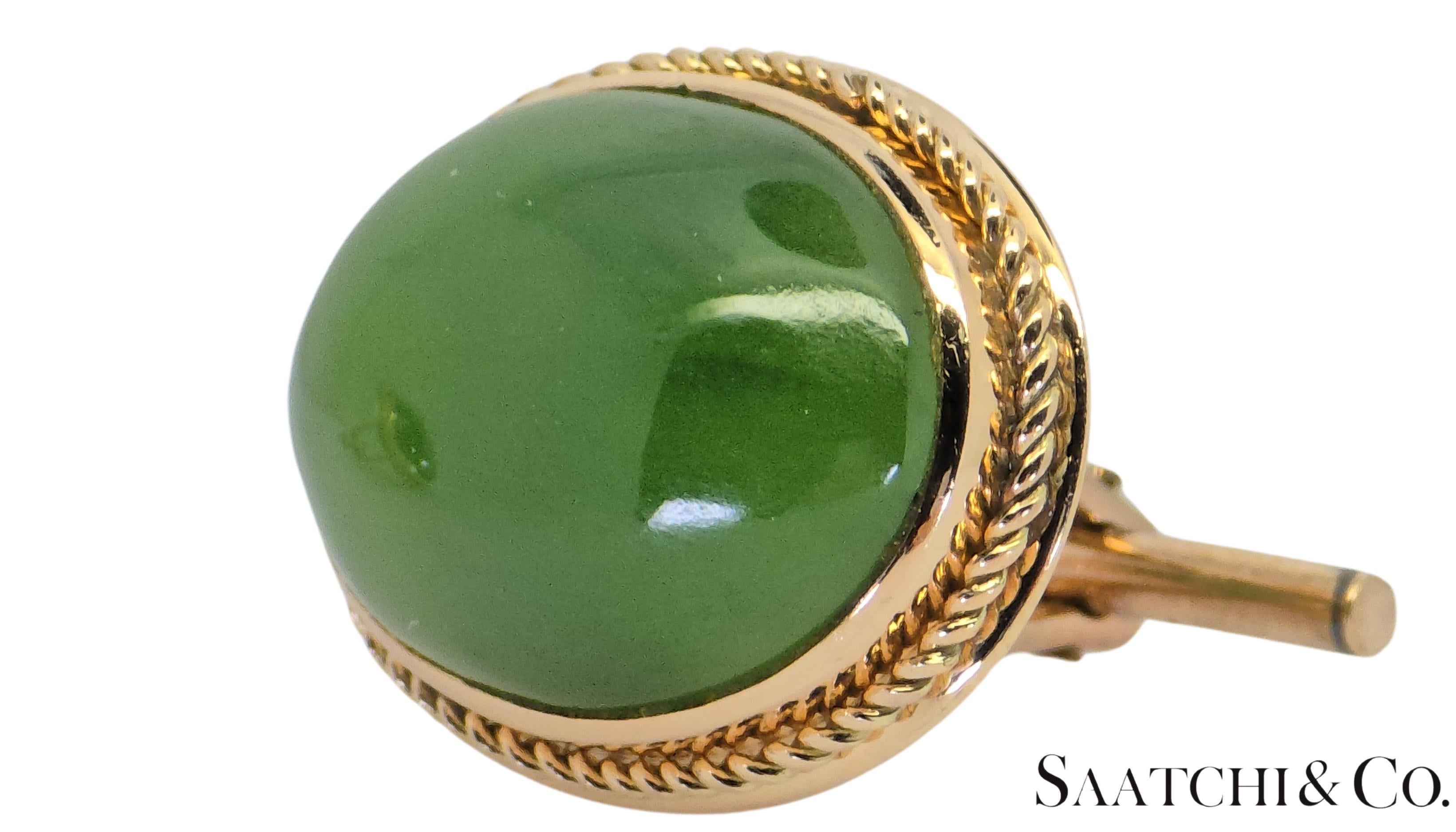 Or jaune 18K 750 - Jade vert naturel taillé en cabochon : boutons de manchette Excellent état - En vente à New York, NY