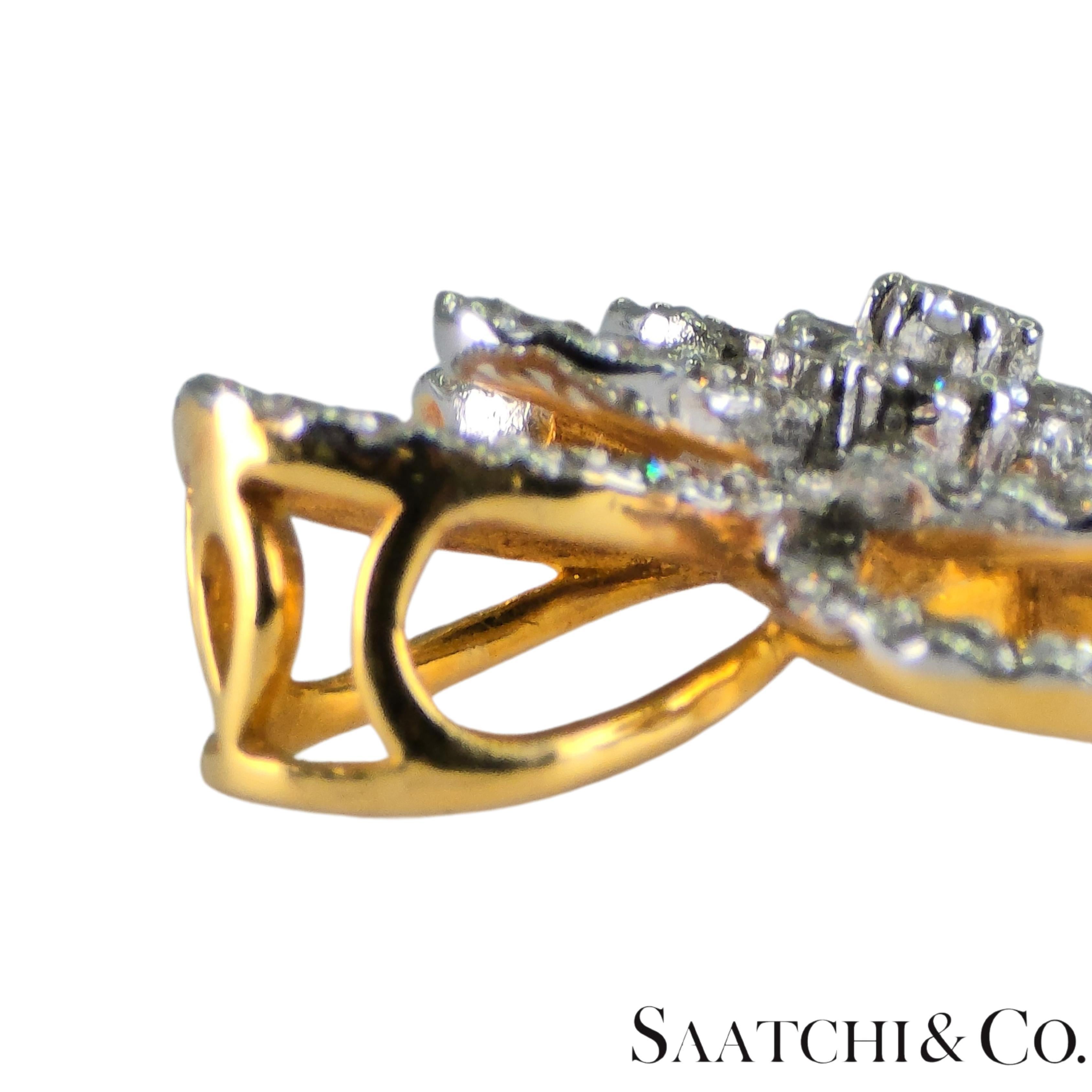 Taglio rotondo Spilla con diamante naturale VVS in oro giallo 18k 750 in vendita