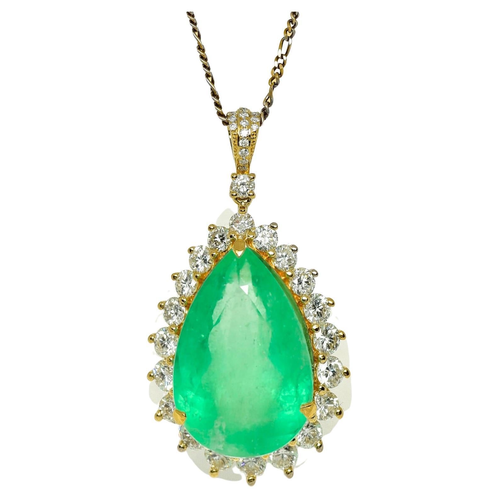 Muzo Emerald Colombia Emerald 18K White Gold Classic Drop Necklace at