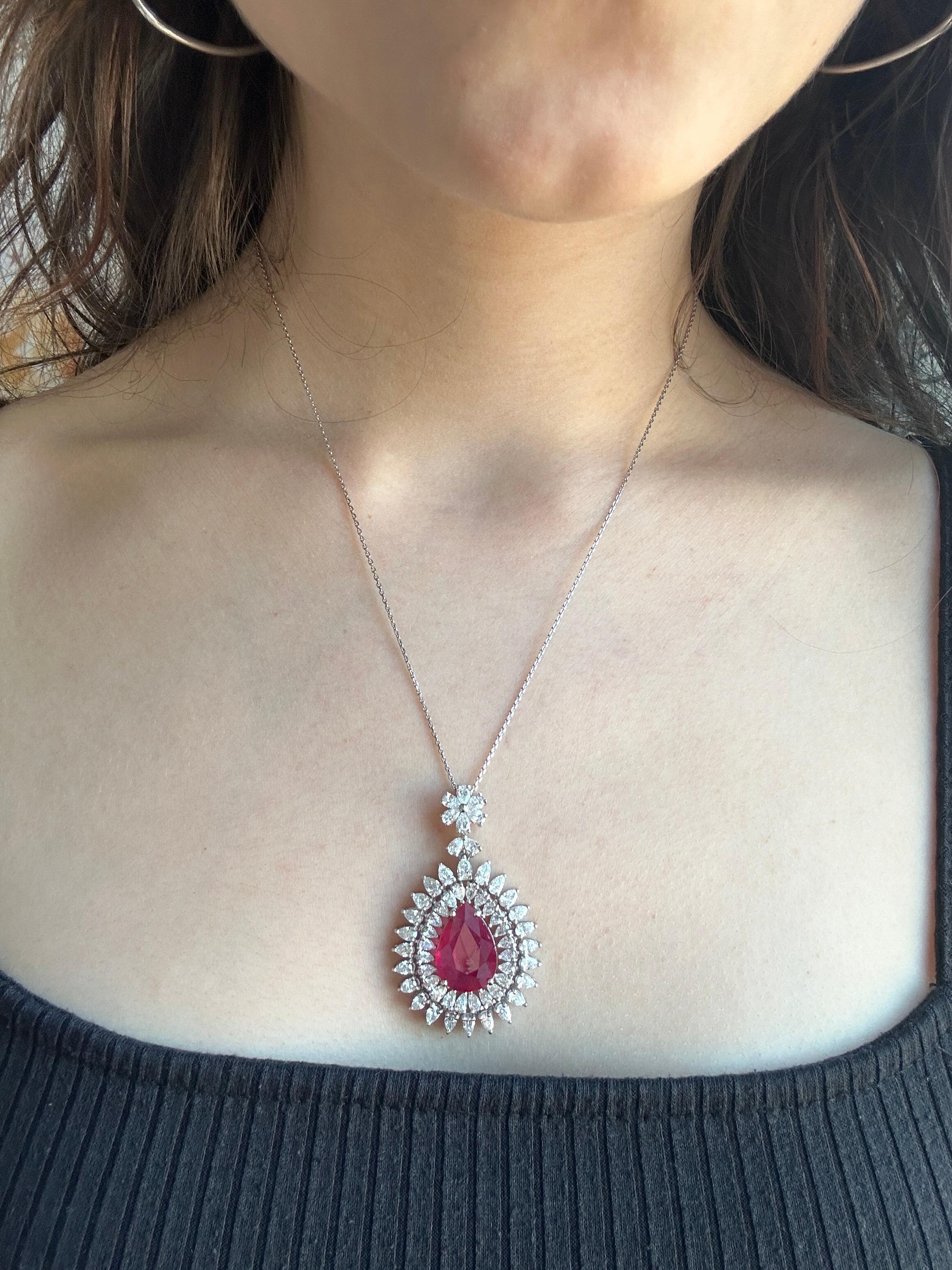 Collier pendentif en rubis africain et diamants taille princesse 18k en vente 2