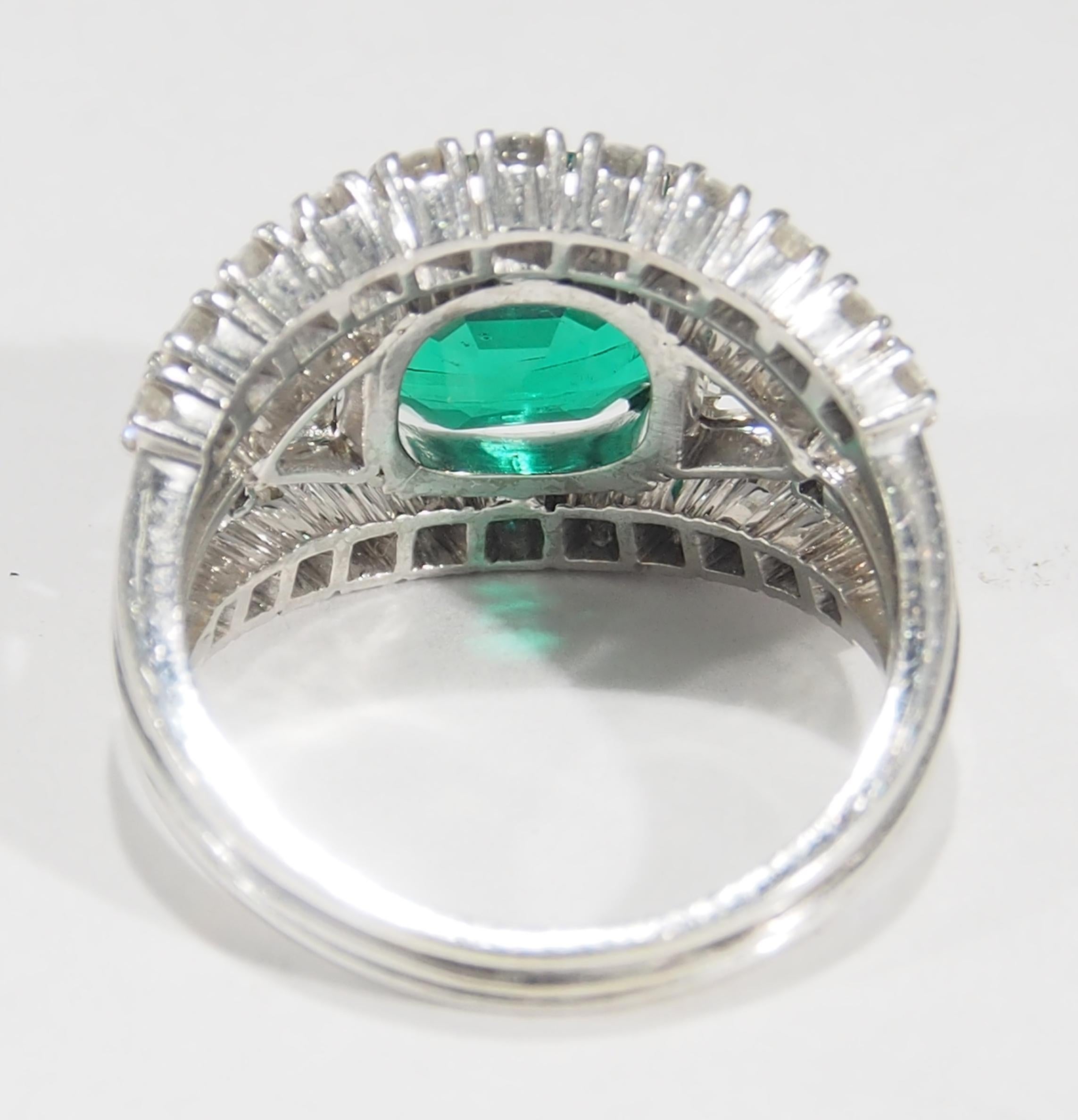 18 Karat AGL Certified Emerald and Diamond Ring White Gold In Good Condition For Sale In Boca Raton, FL