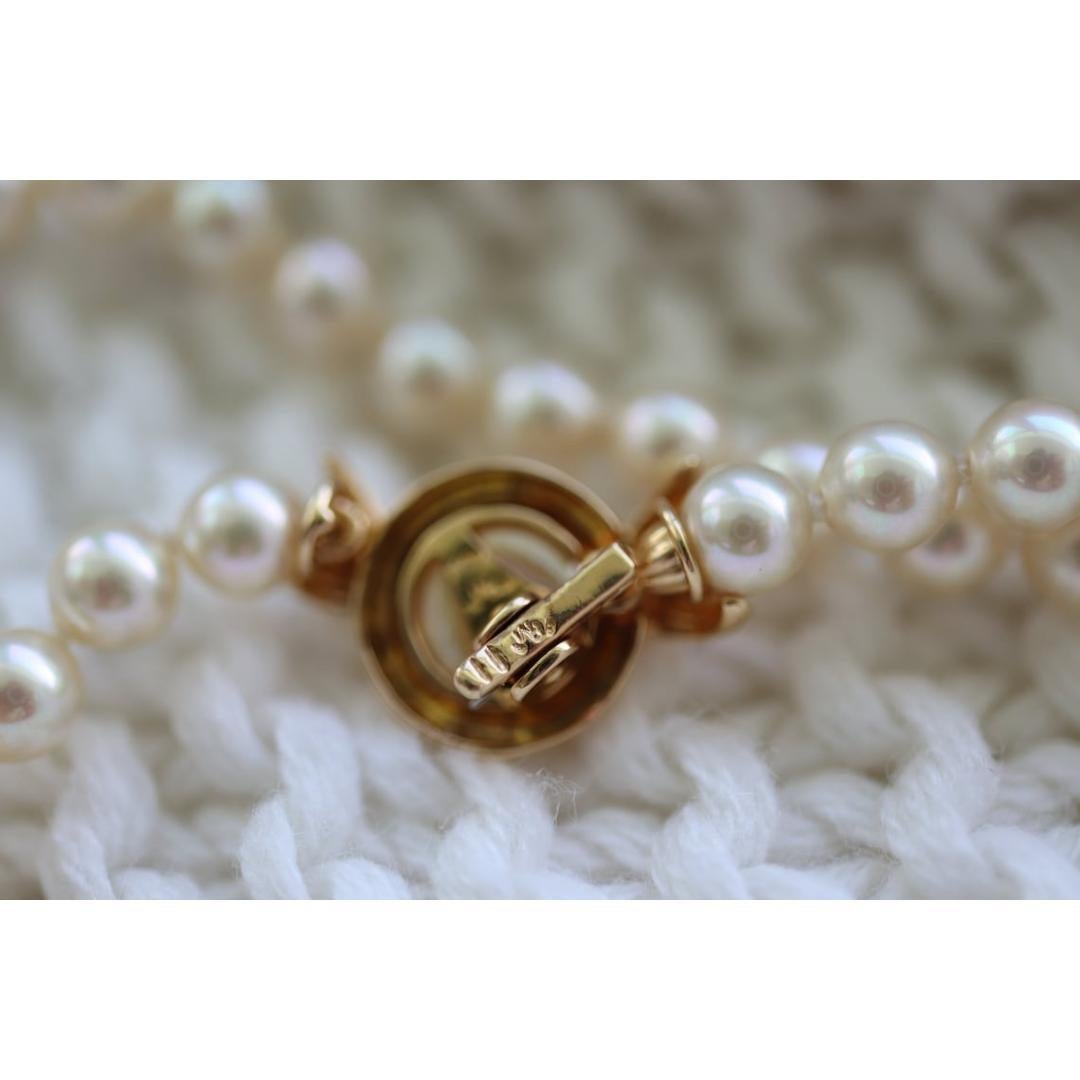 18k Akoya Pearl Necklace. High Quality Designer 18in length 5.5mm AKOYA pearls In Good Condition For Sale In Port Charlotte, FL