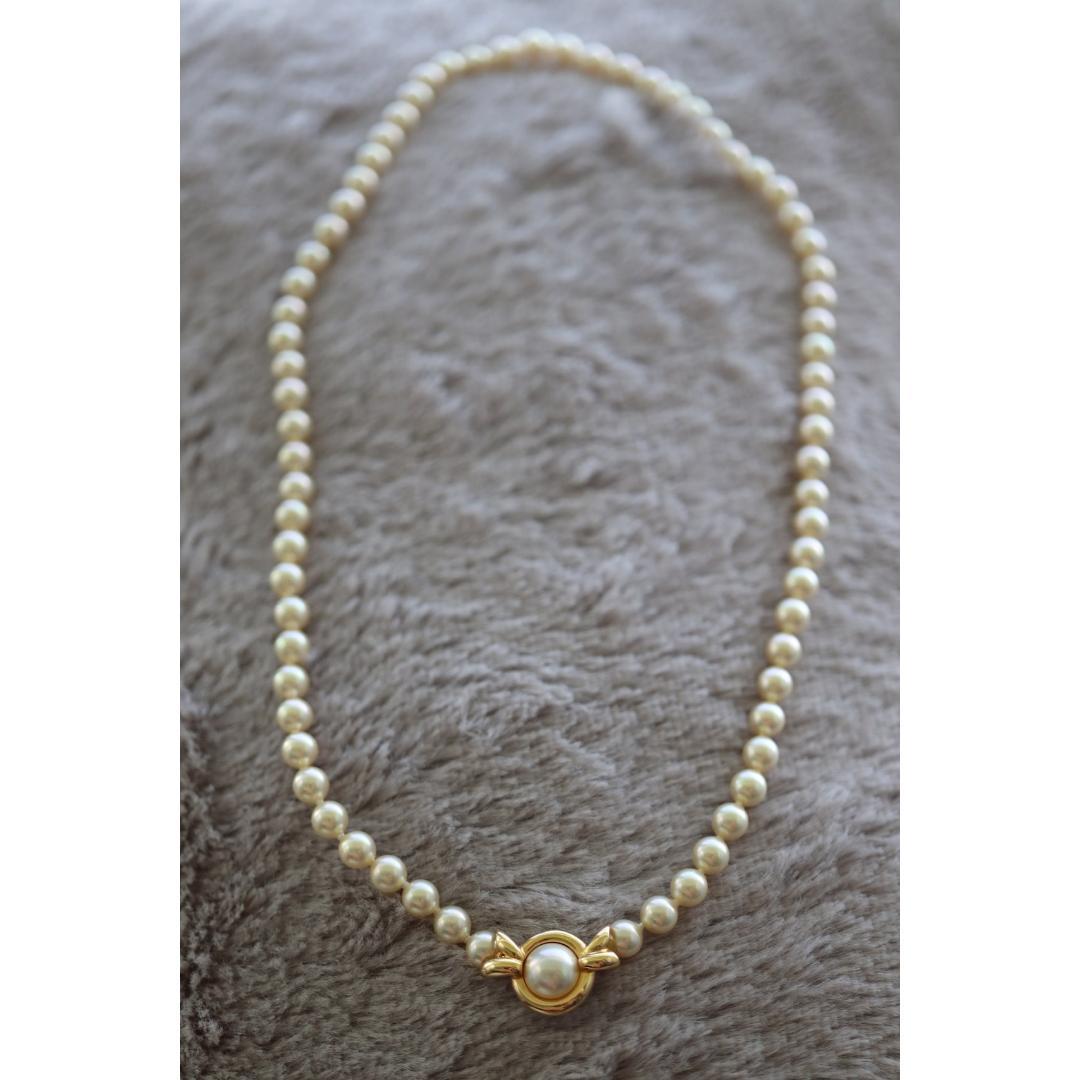 18k Akoya Pearl Necklace. High Quality Designer 18in length 5.5mm AKOYA pearls For Sale 3