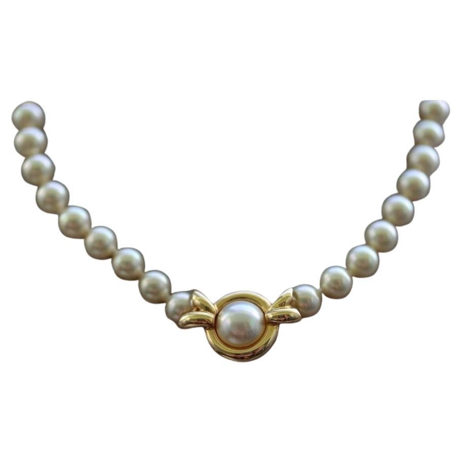 18k Akoya Pearl Necklace. High Quality Designer 18in length 5.5mm AKOYA pearls For Sale