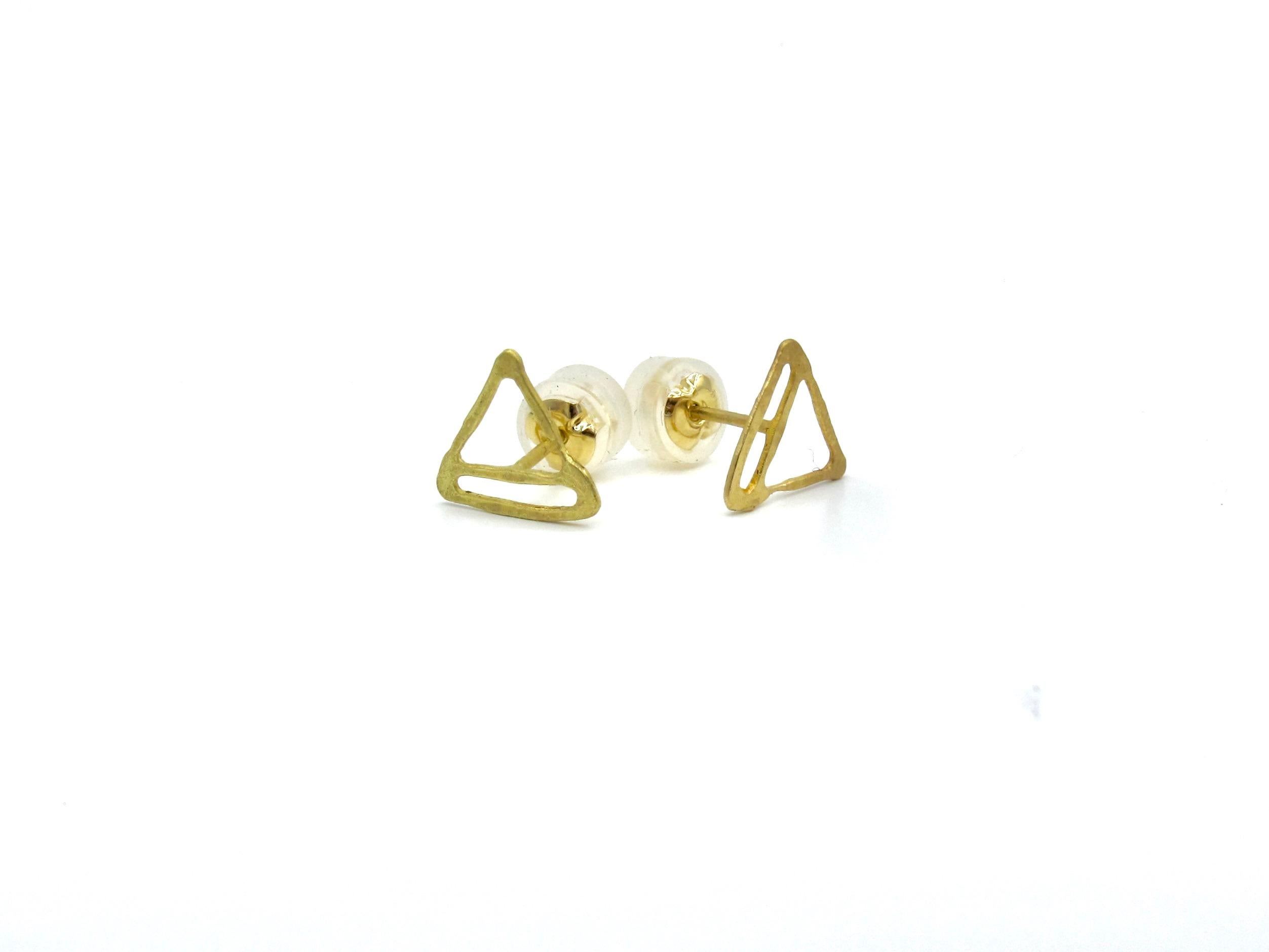 18k Alchemical Stud Earring Air In New Condition For Sale In New York, NY