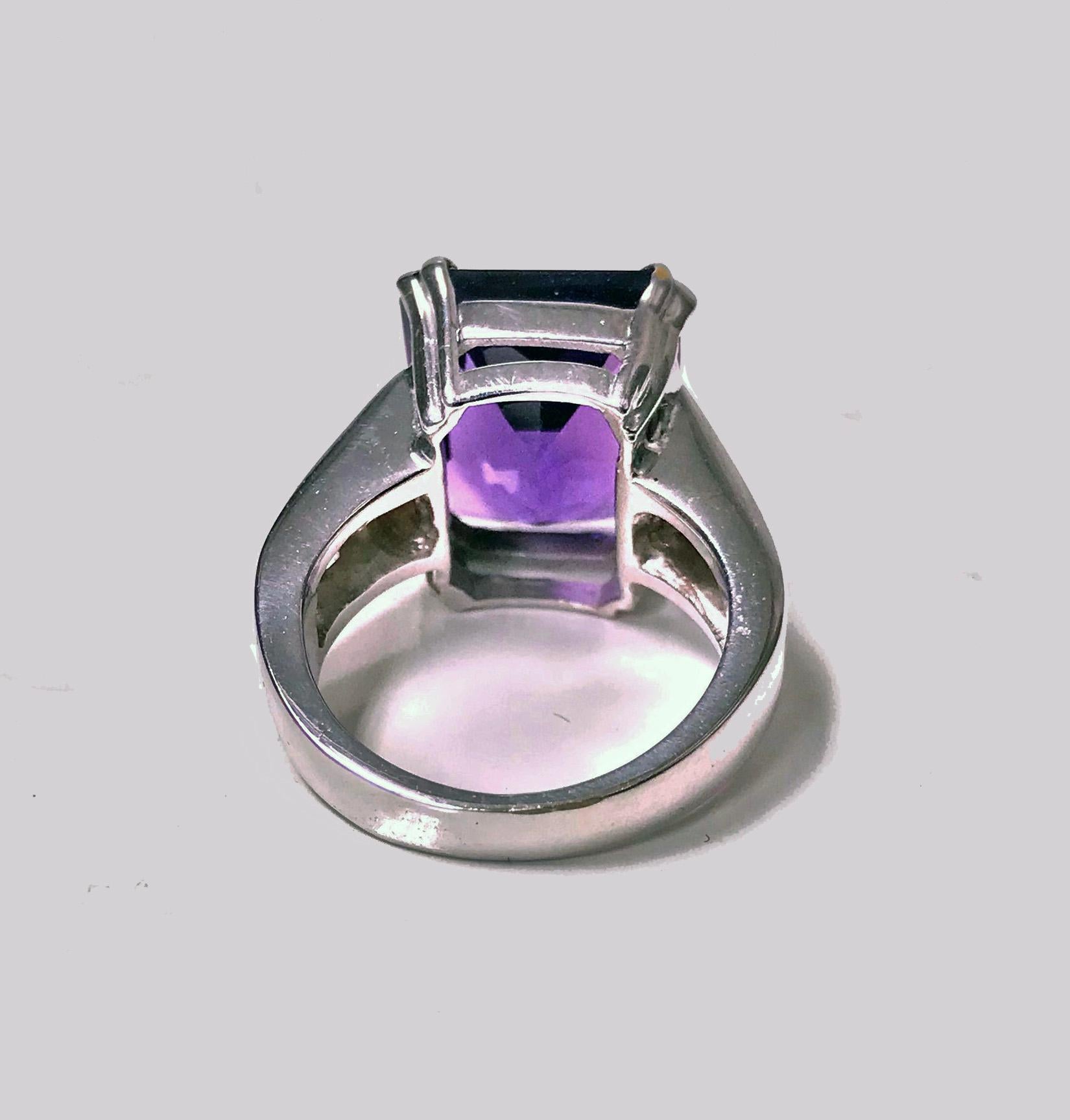 18 Karat Amethyst Diamond Ring, 20th Century In Good Condition In Toronto, ON