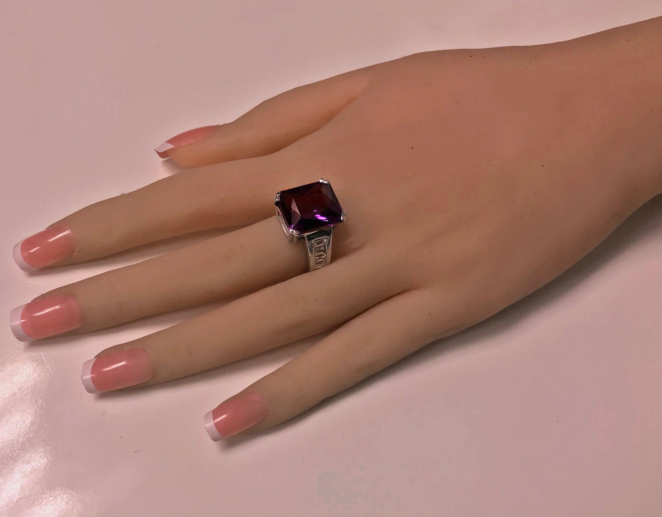 18 Karat Amethyst Diamond Ring, 20th Century 1