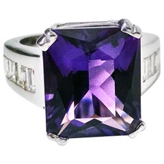 18 Karat Amethyst Diamond Ring, 20th Century 18 Karat Amethyst Diamond Ring, 20th Century