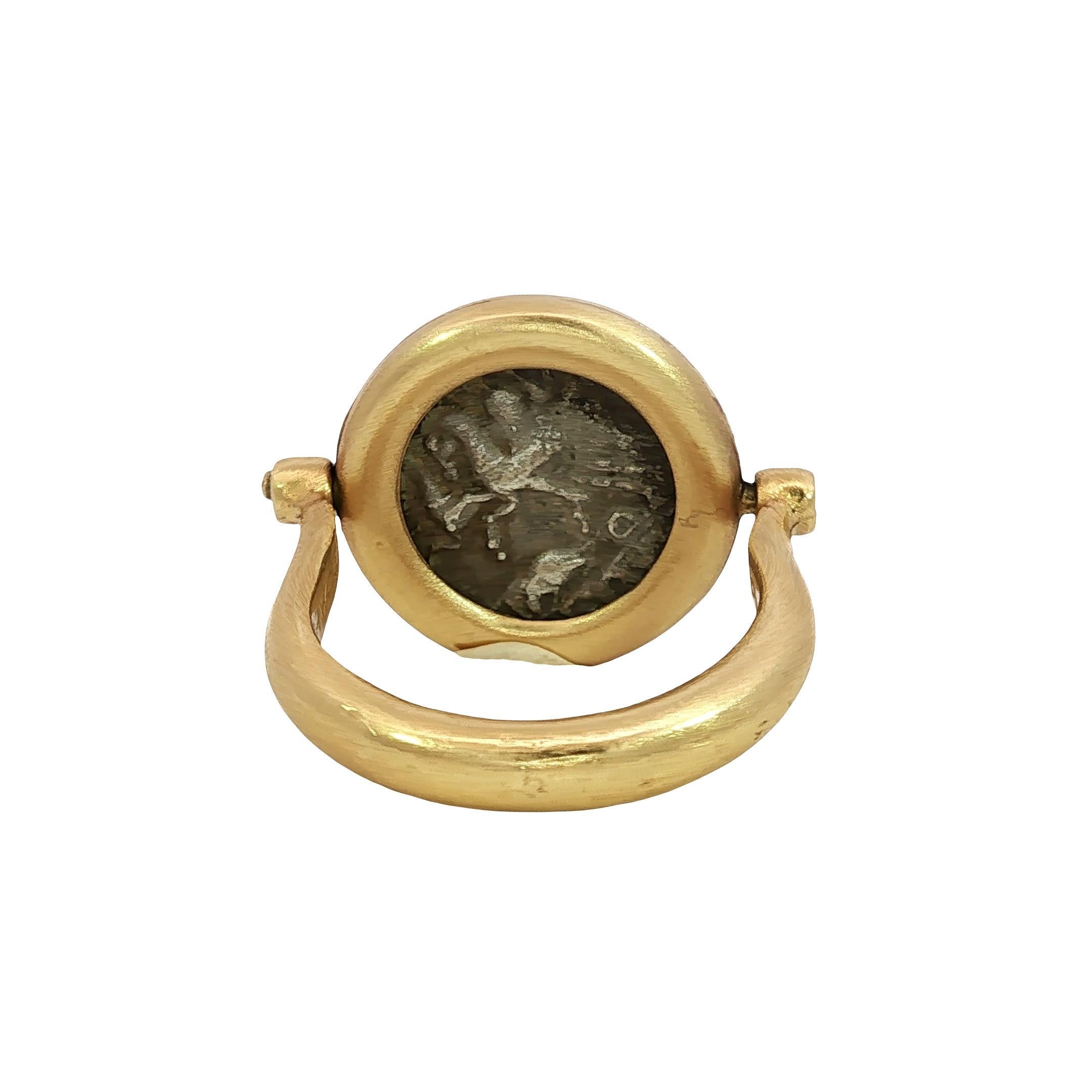 18K Ancient Coin Flip Ring Bezel Set Silver Coin Yellow Gold Size 8.75 Bon état - En vente à Fairfield, CT