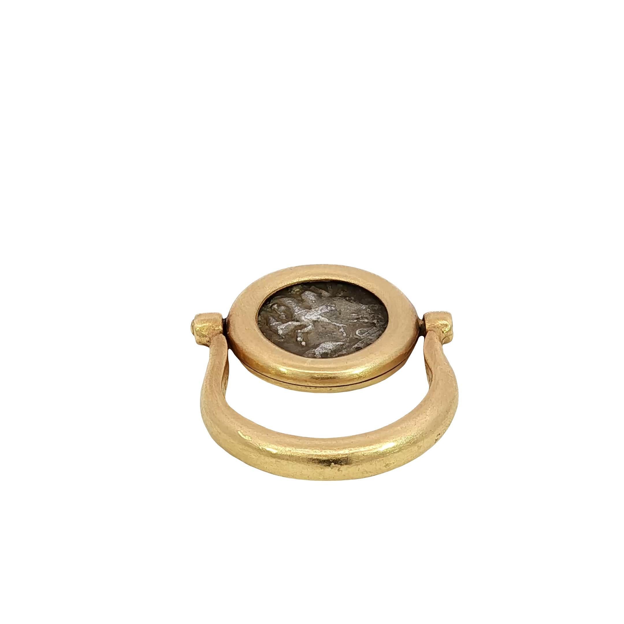 18K Ancient Coin Flip Ring Bezel Set Silver Coin Yellow Gold Size 8.75 en vente 4