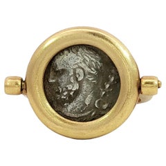 Anello a forma di moneta antica da 18 carati con castone in oro giallo e monete d'argento, misura 8,75