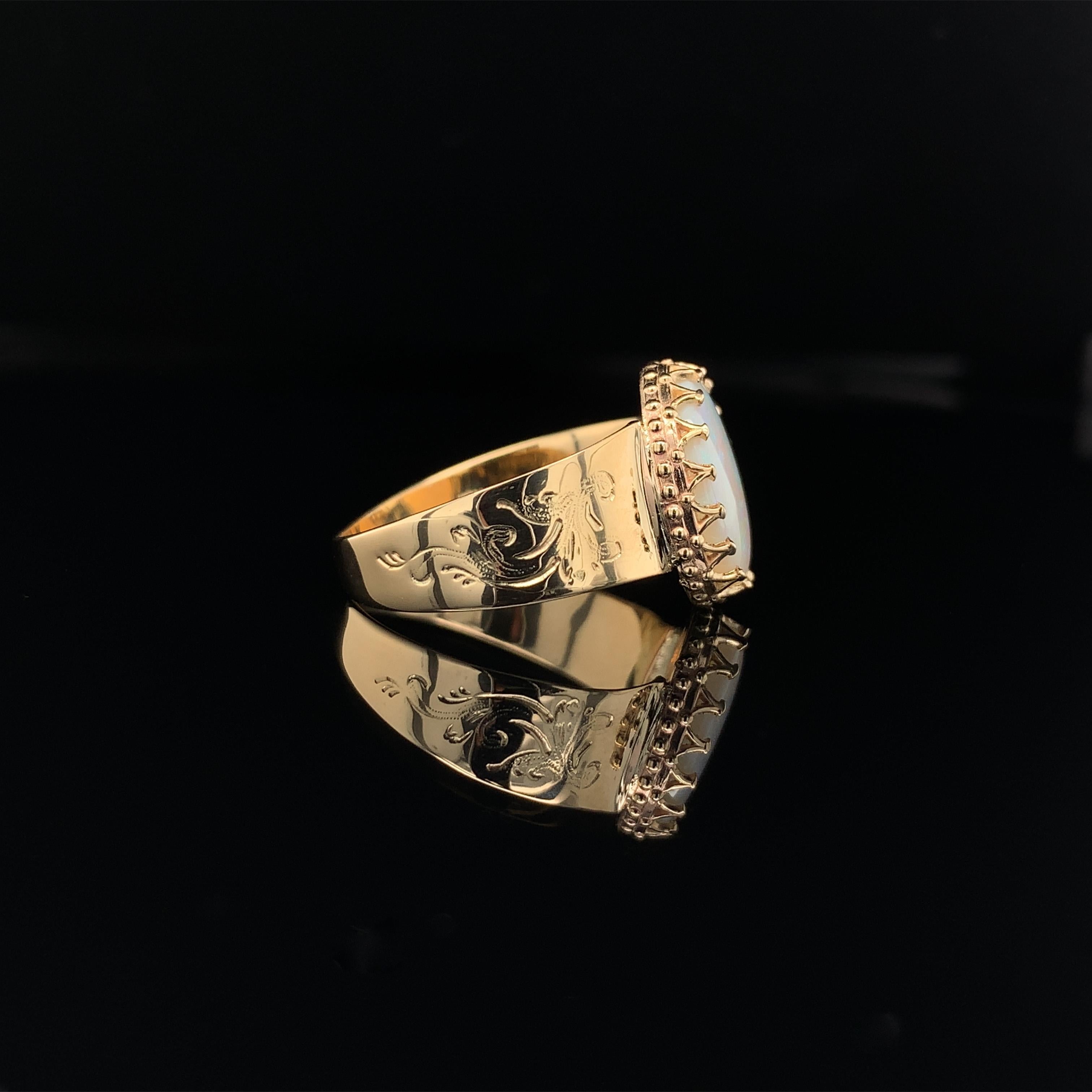 Women's 18K and 14K Yellow Gold 1.74 carat Australian Opal Ring For Sale