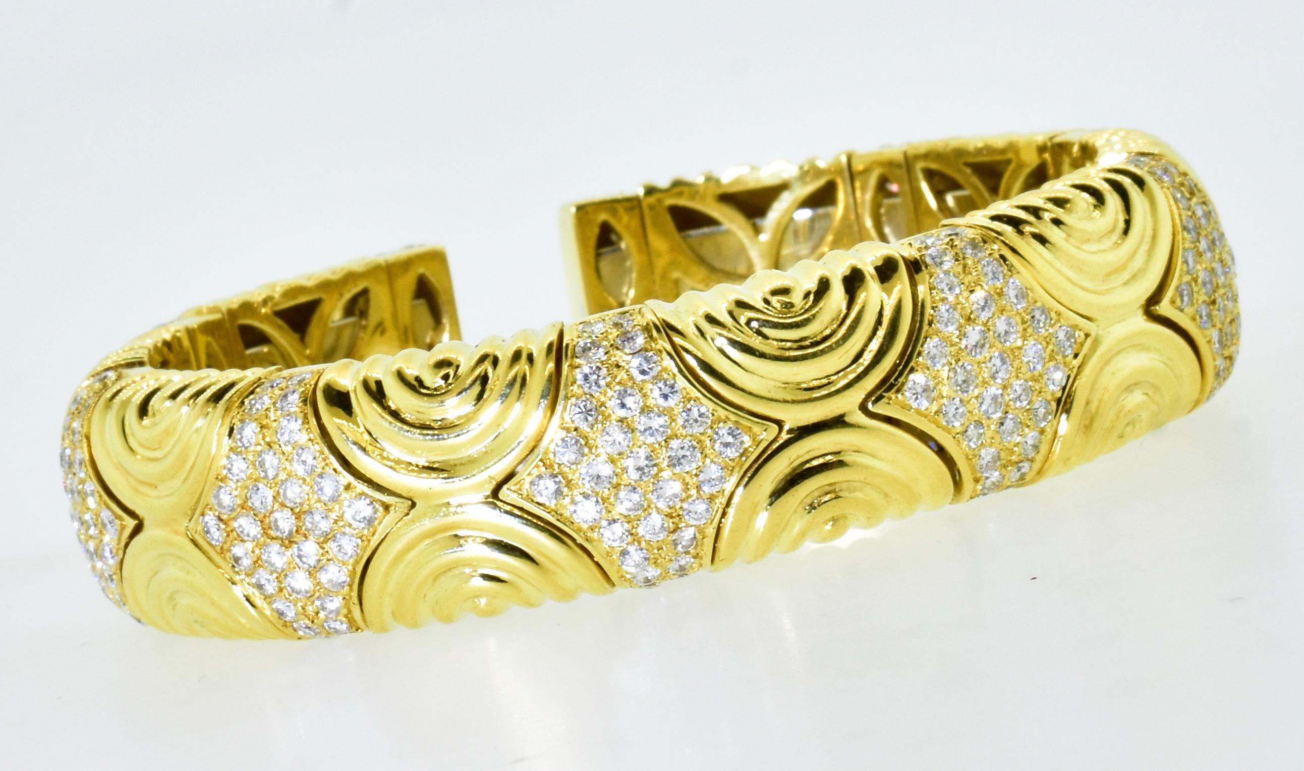 18K and Diamond Vintage Cuff Bracelet For Sale 2