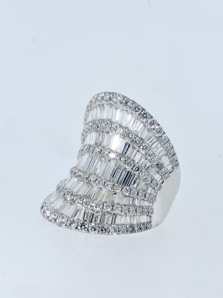 18K and Exactly 6.53 cts. of White Diamond in this Large and Impressive Ring. For Sale 4
