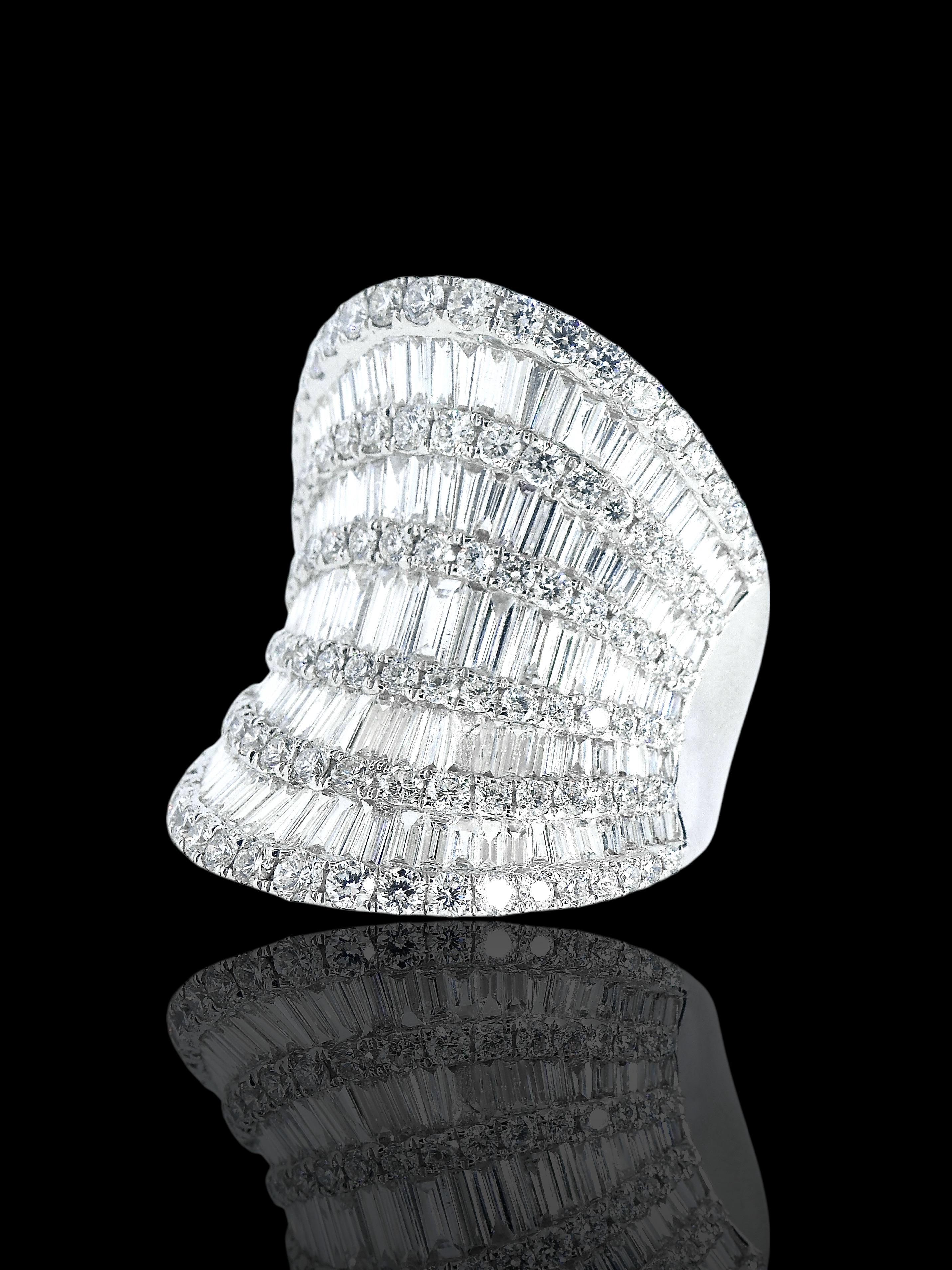 18K and Exactly 6.53 cts. of White Diamond in this Large and Impressive Ring. In Excellent Condition For Sale In Aspen, CO