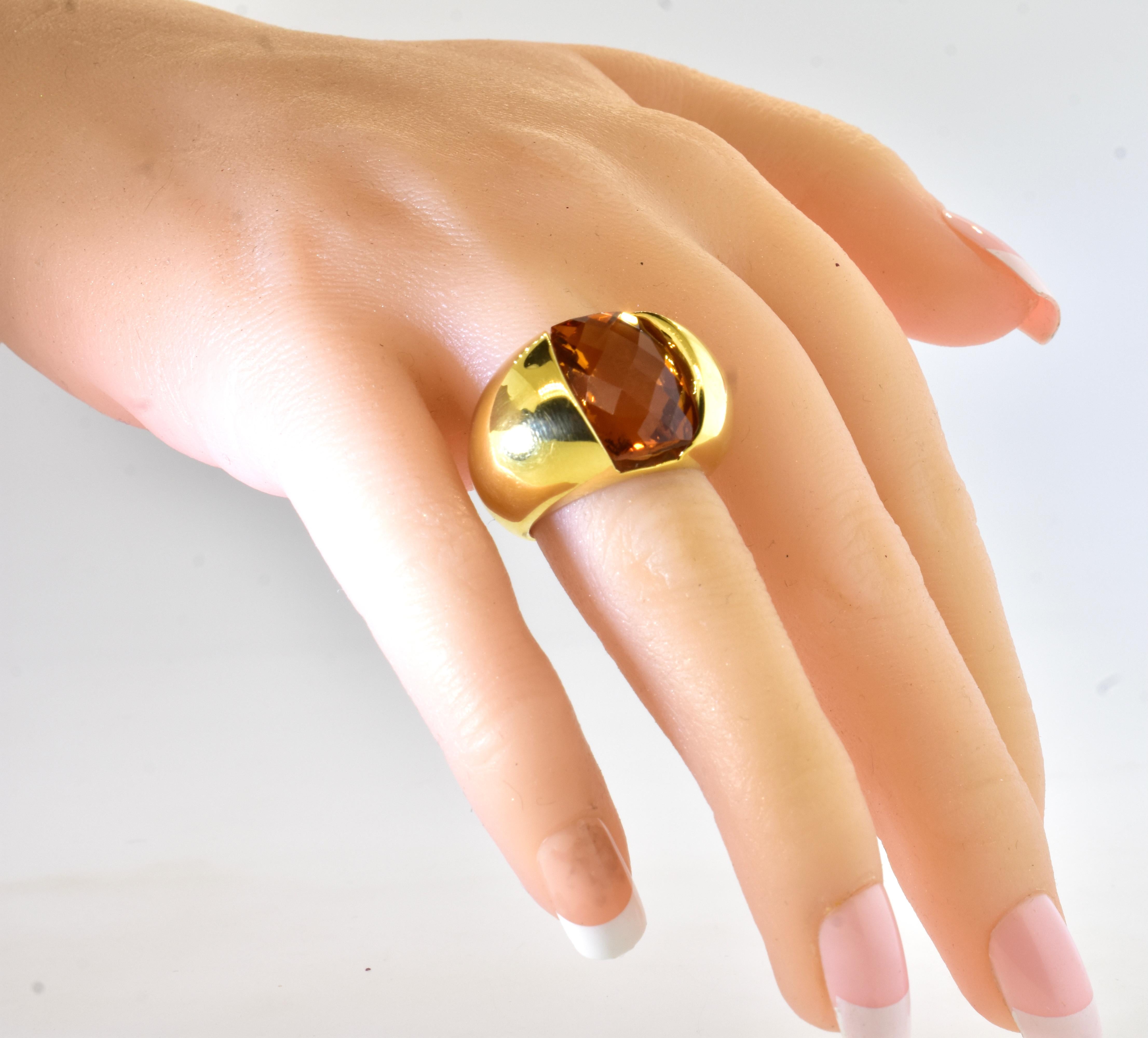 Bague grande et audacieuse en or jaune 18 carats et citrine Madeira de taille fantaisie, par Aqua 1