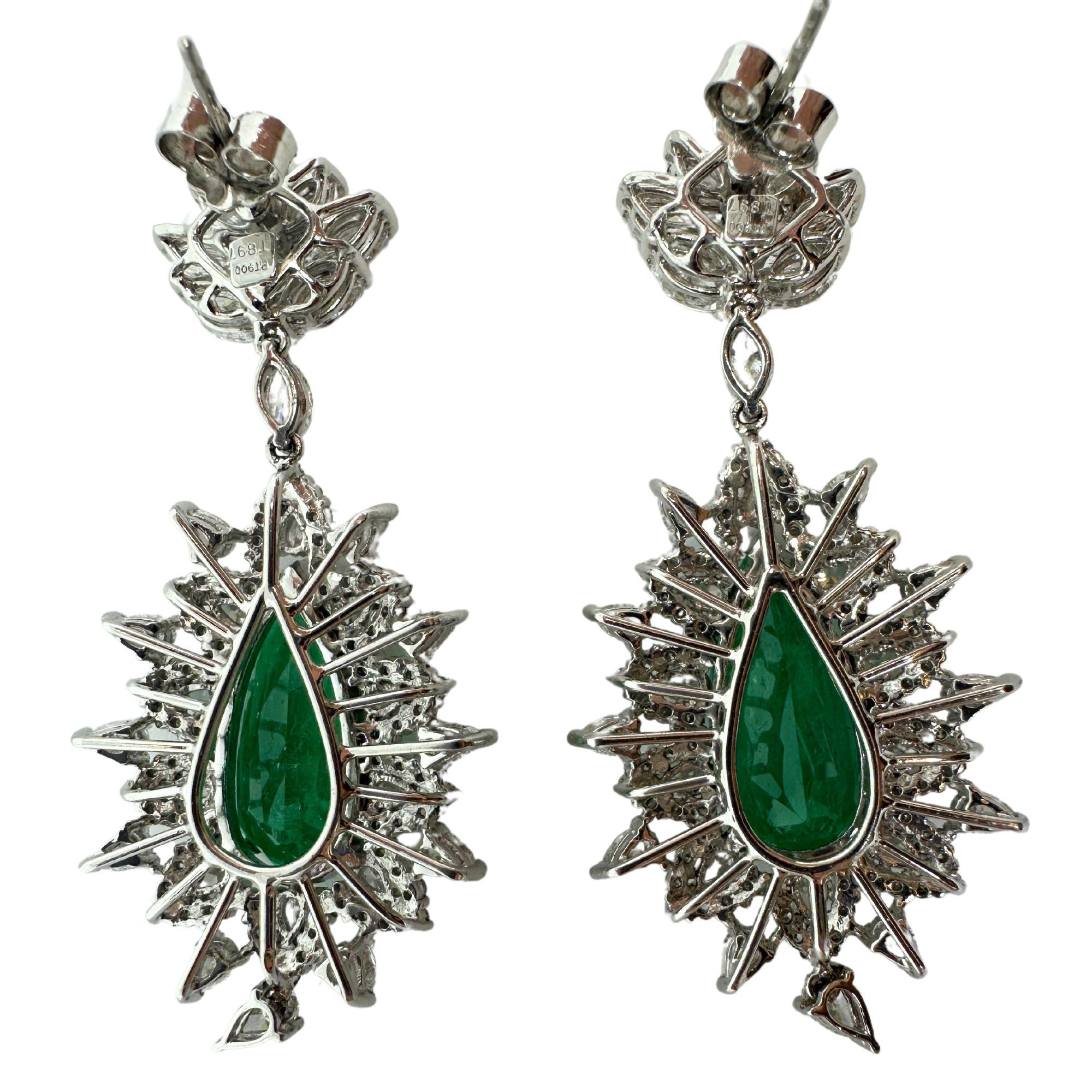 18k and Platinum Diamond and Emerald Earrings In Good Condition For Sale In New York, NY
