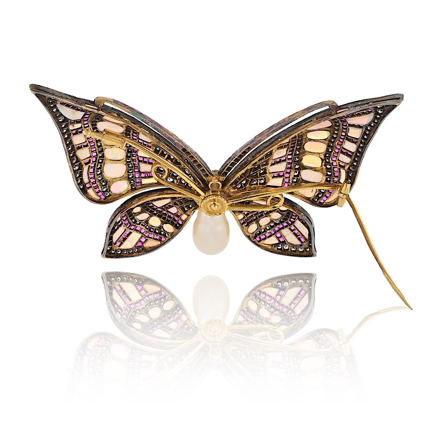 Broche Mariposa Ópalo, Rubí, Perla y Diamantes de 18 K y Plata en Excelente estado para la venta en New York, NY