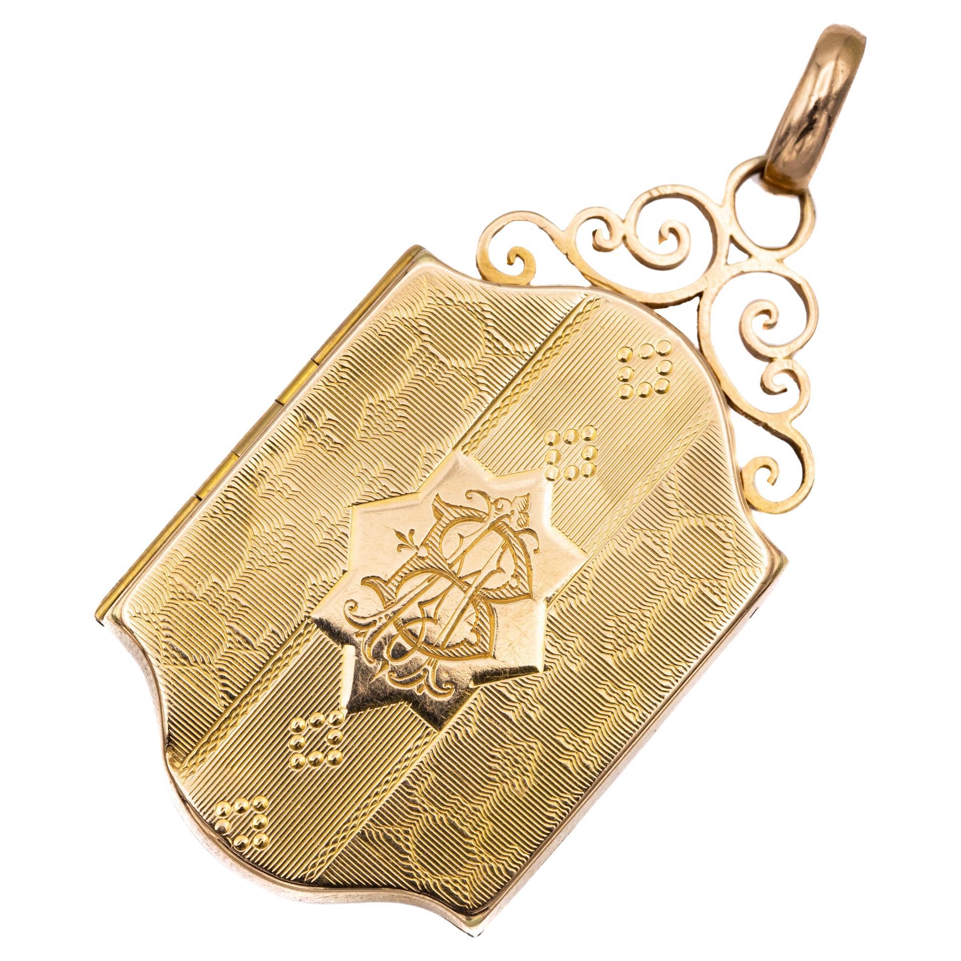 18k Antique gold locket - French solid gold - Napoleon III pendant - Victorian For Sale