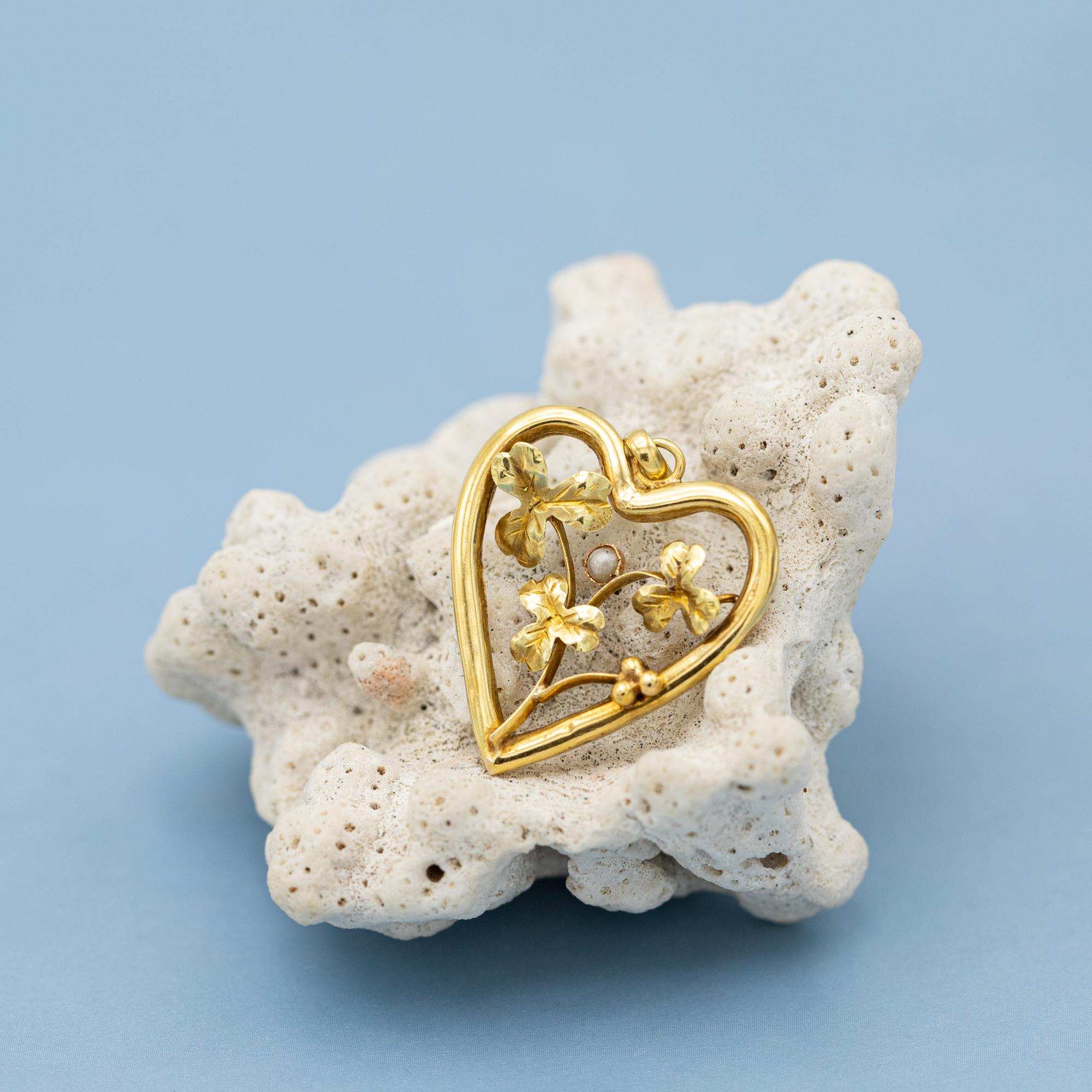 Colgante corazón y trébol 18K Antiguo - Amuleto floral - Medallón del amor 1900 en Bueno Estado en Antwerp, BE