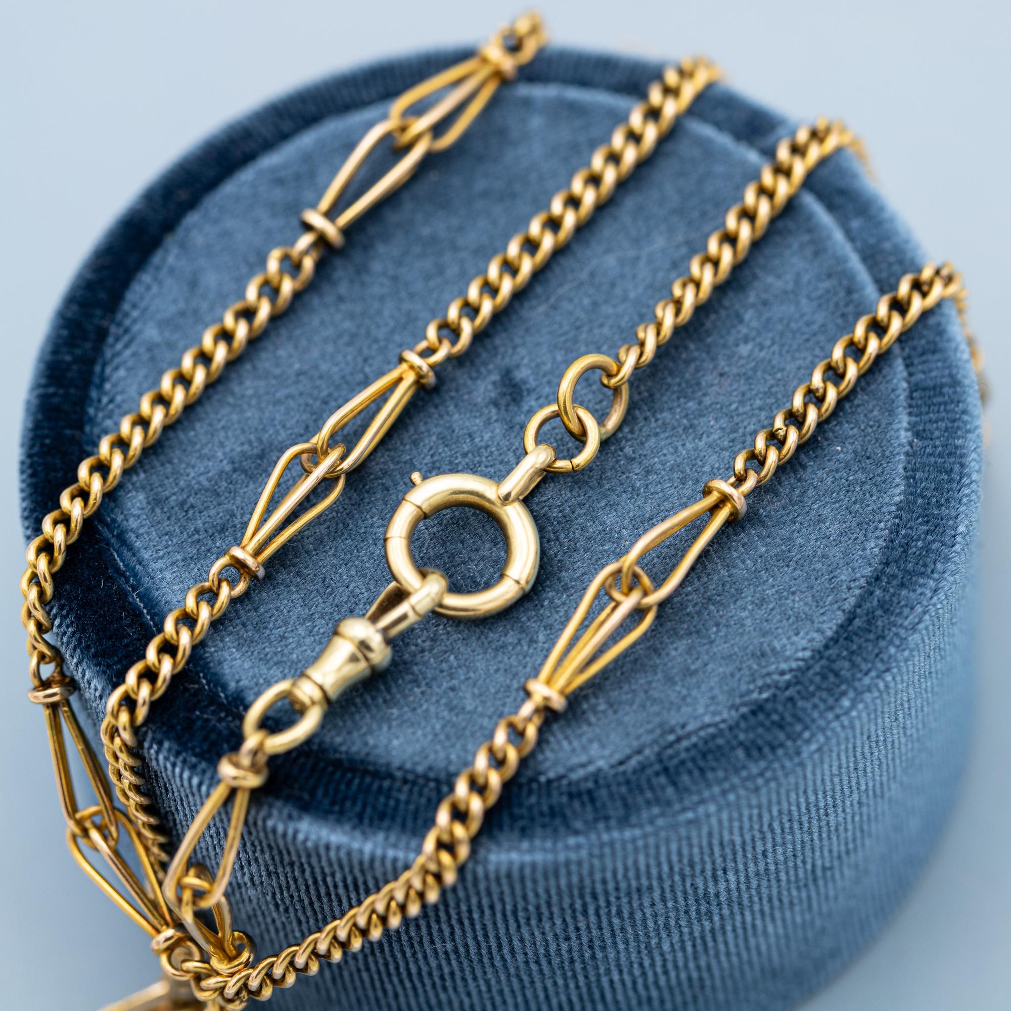 For sale is this royal sautoir necklace. This 69,5 cm long necklace is crafted in 18 karat patina yellow gold and therefore turned somewhat orangy, buttery gold coloured. This elegant chain consists of alternating simpler curb link parts and fancy