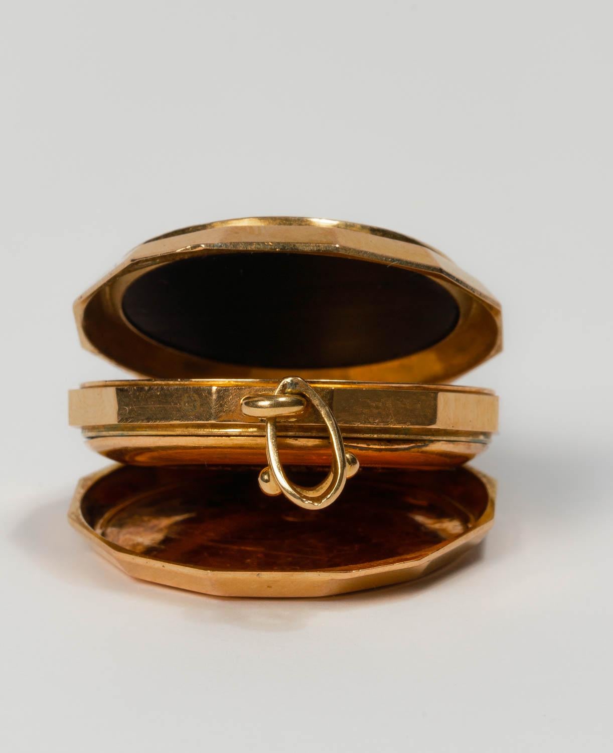 18K Antique Victorian Onyx Mourning Locket, Remontoir Watch Gold Bird Locket 5