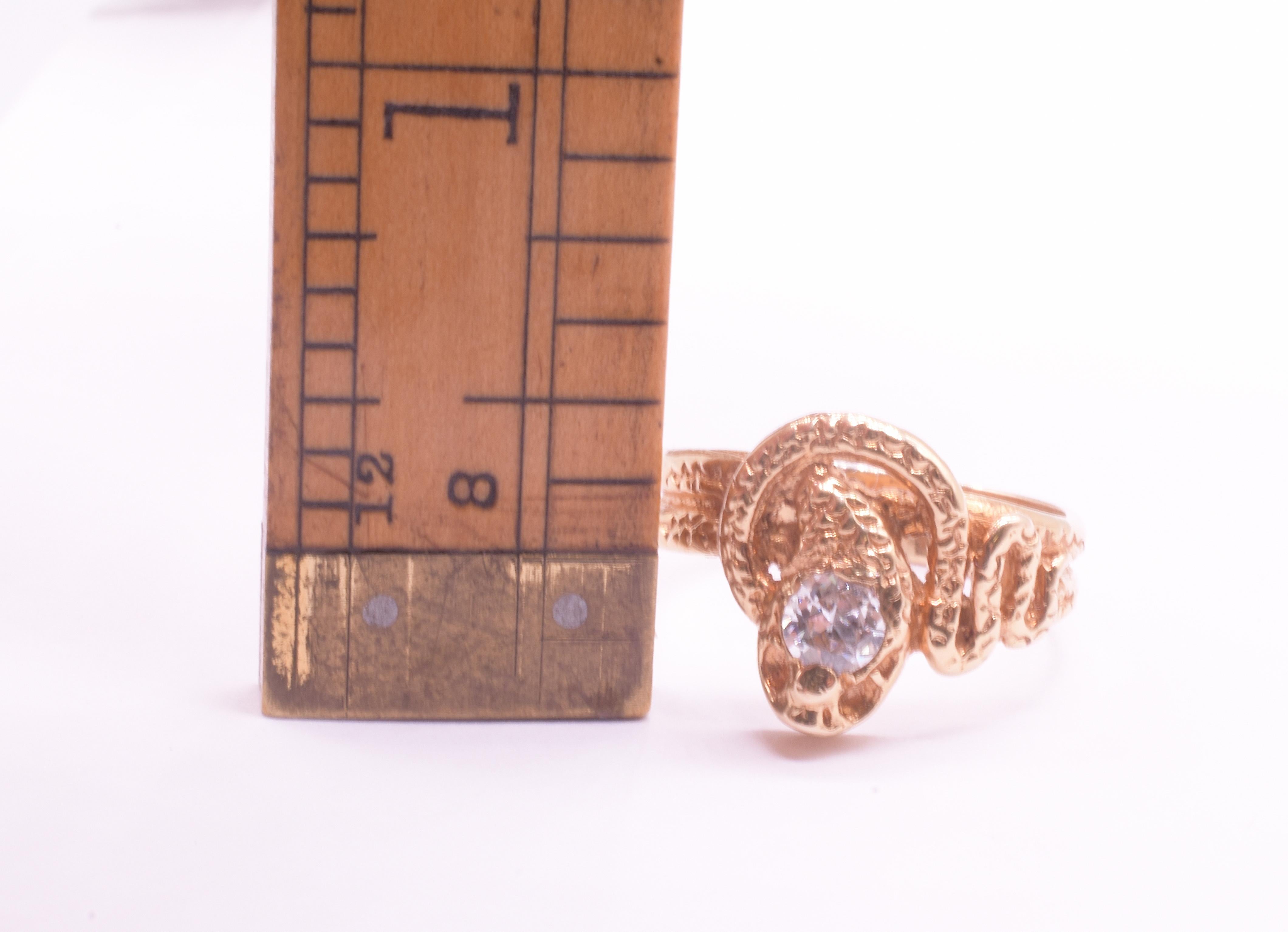 Anillo Victoriano Antiguo de Serpiente de 18K con Cabeza de Diamante y Detalles Tallados en Excelente estado para la venta en Baltimore, MD