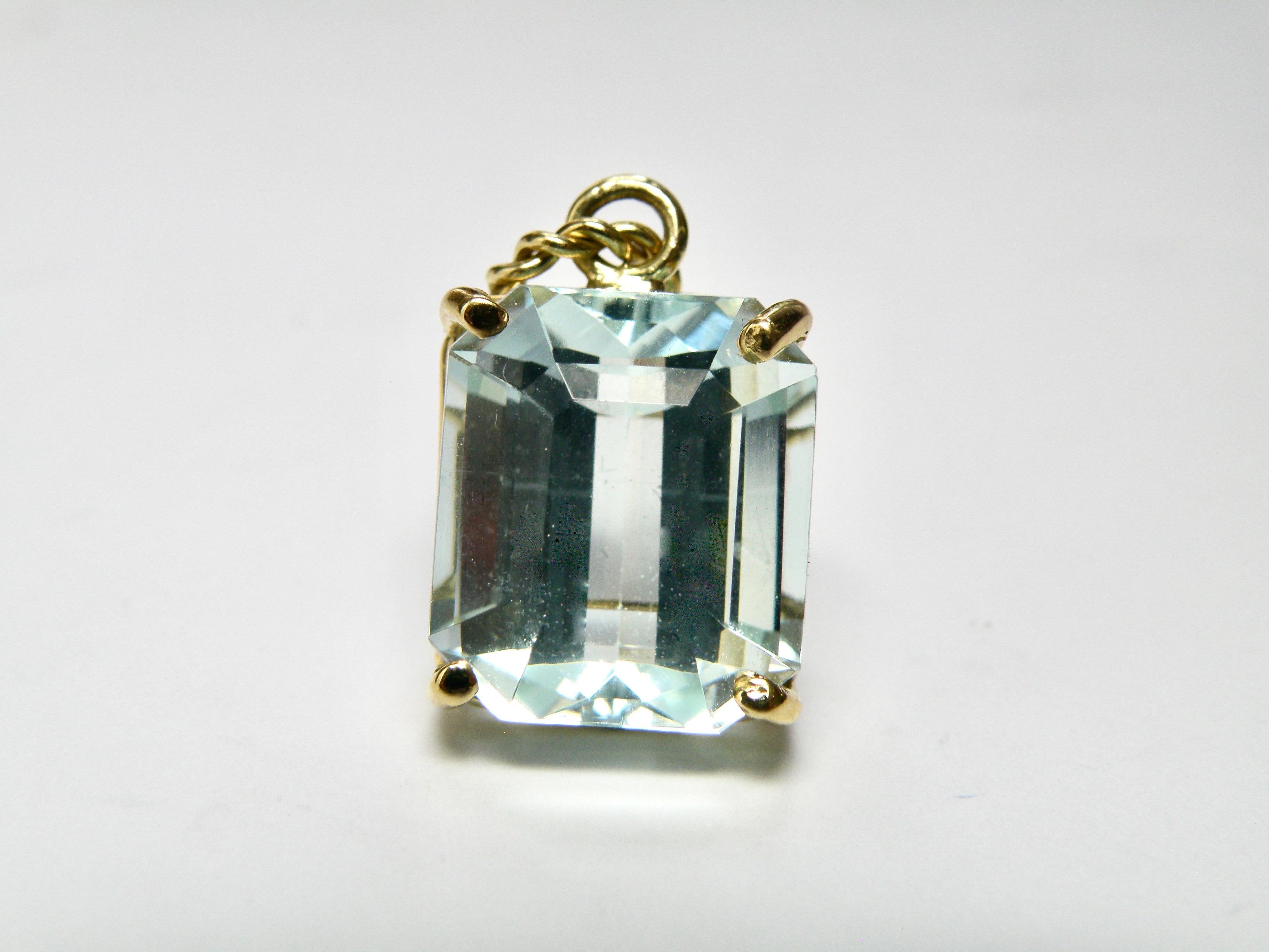 18k Aquamarin-Anhänger, 25 Karat, 18k Korbfassung für Damen oder Herren im Angebot