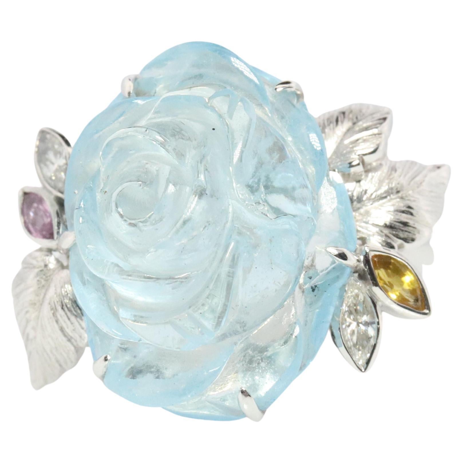 Anillo de aguamarina y zafiro de 18 quilates. Flor Tallada Aguamarina con Diamantes Zafiros