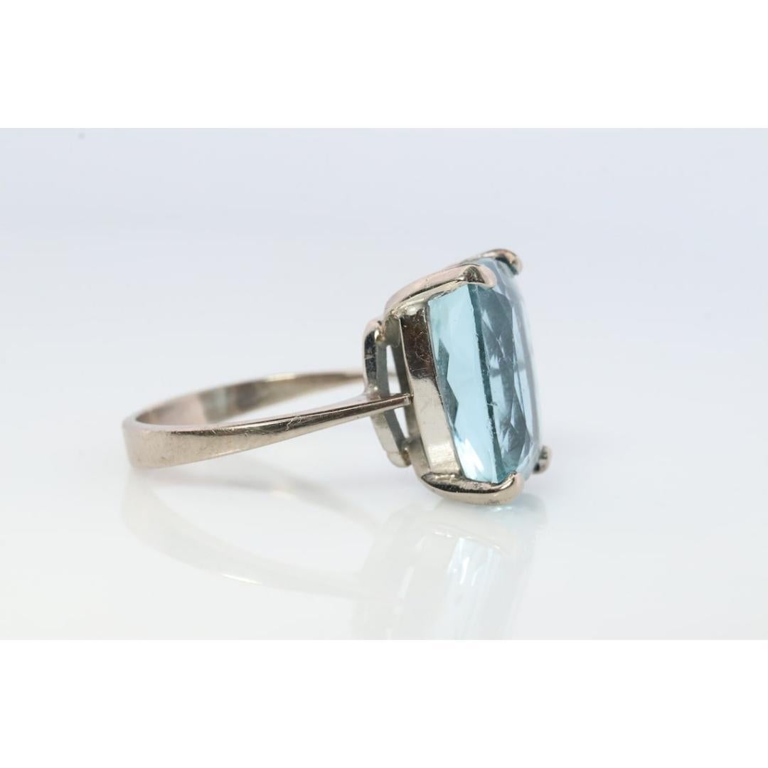 18k Aquamarine Solitaire ring. Huge Light Aquamarine 8.5ct Emerald cut gem. For Sale 6