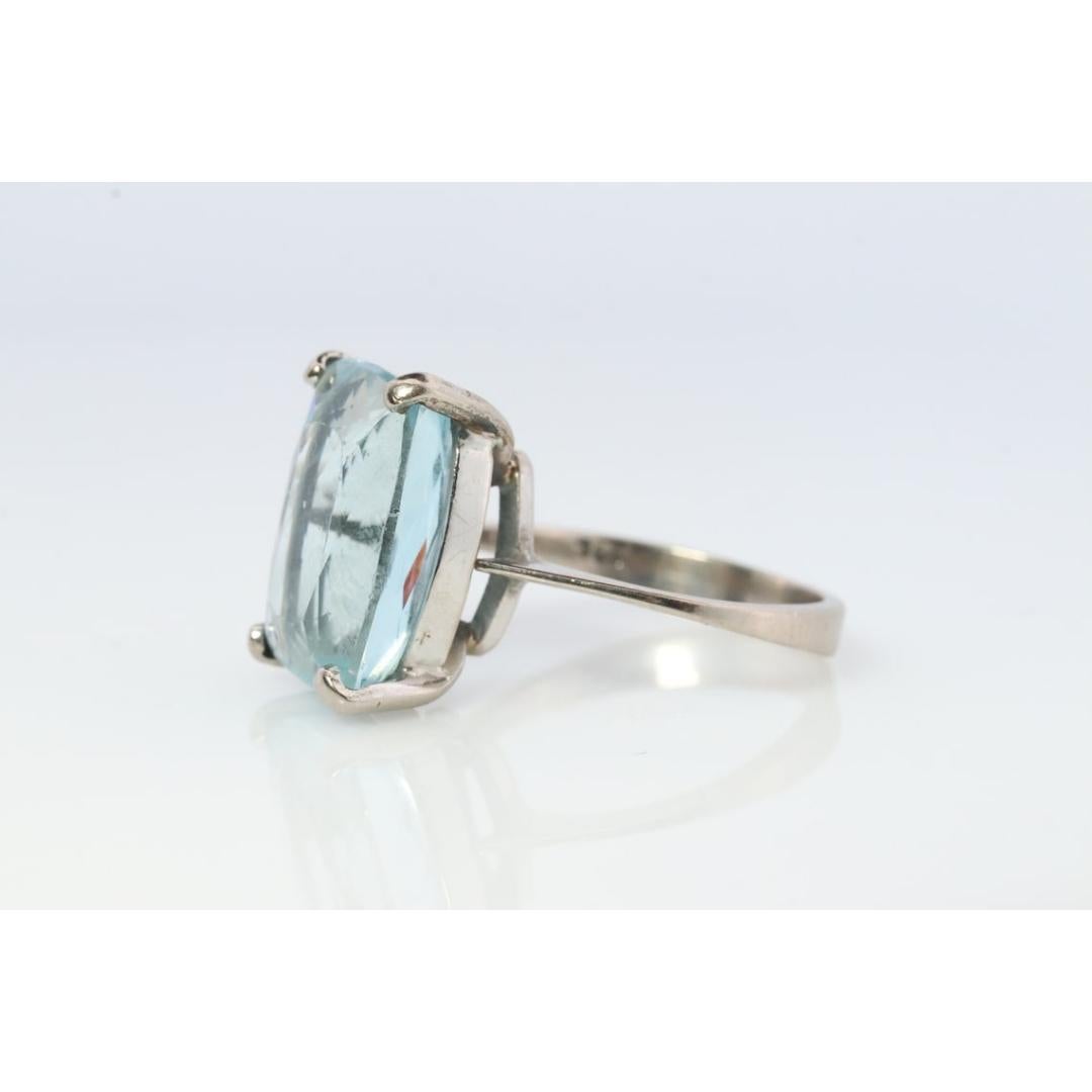 18k Aquamarine Solitaire ring. Huge Light Aquamarine 8.5ct Emerald cut gem. For Sale 1