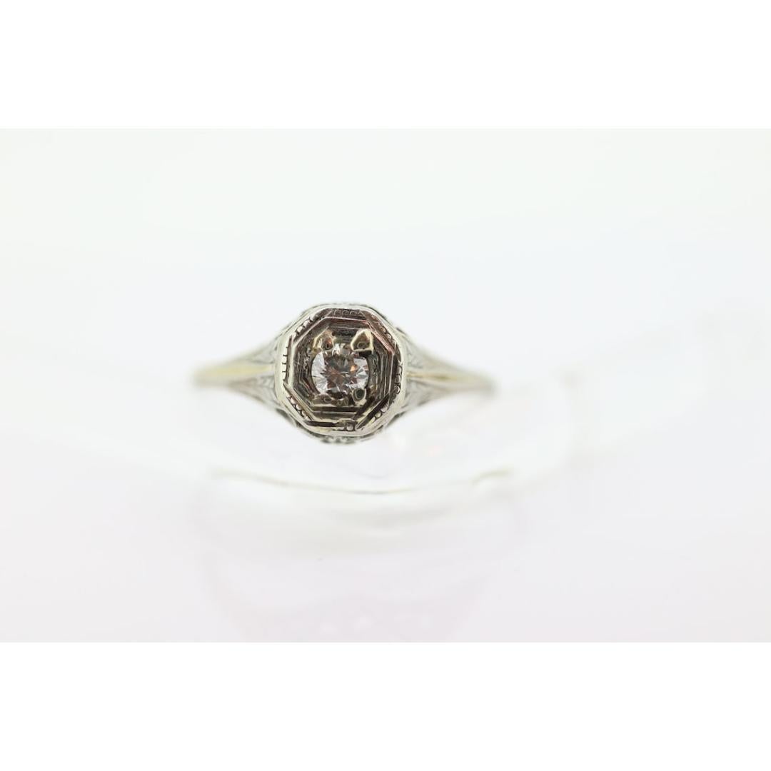 18k Art Deco Diamond ring. 18k White Gold Filigree Ring. Engraved Flower Blossom For Sale 2