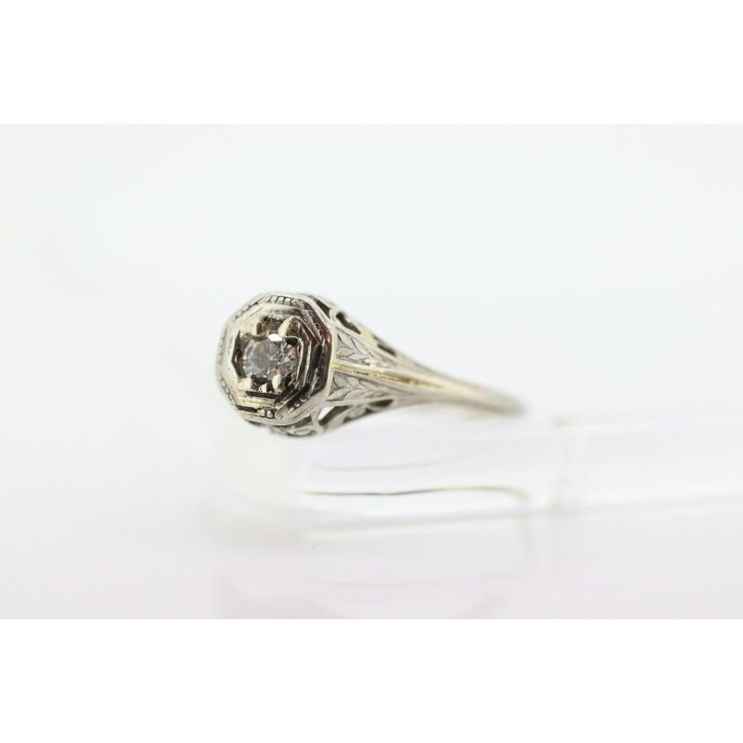 18k Art Deco Diamond ring. 18k White Gold Filigree Ring. Engraved Flower Blossom For Sale 3
