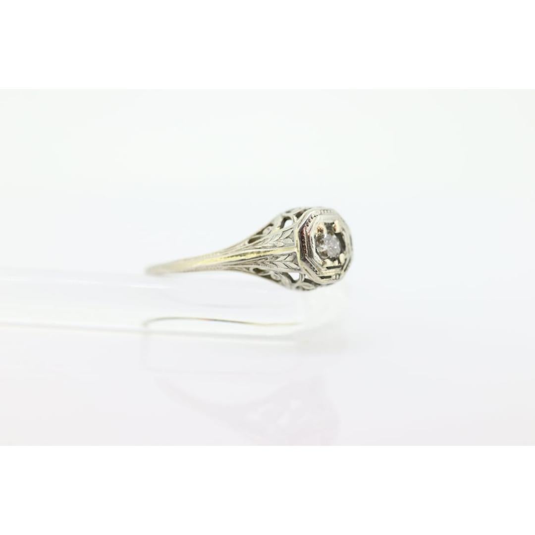 18k Art Deco Diamond ring. 18k White Gold Filigree Ring. Engraved Flower Blossom For Sale 5