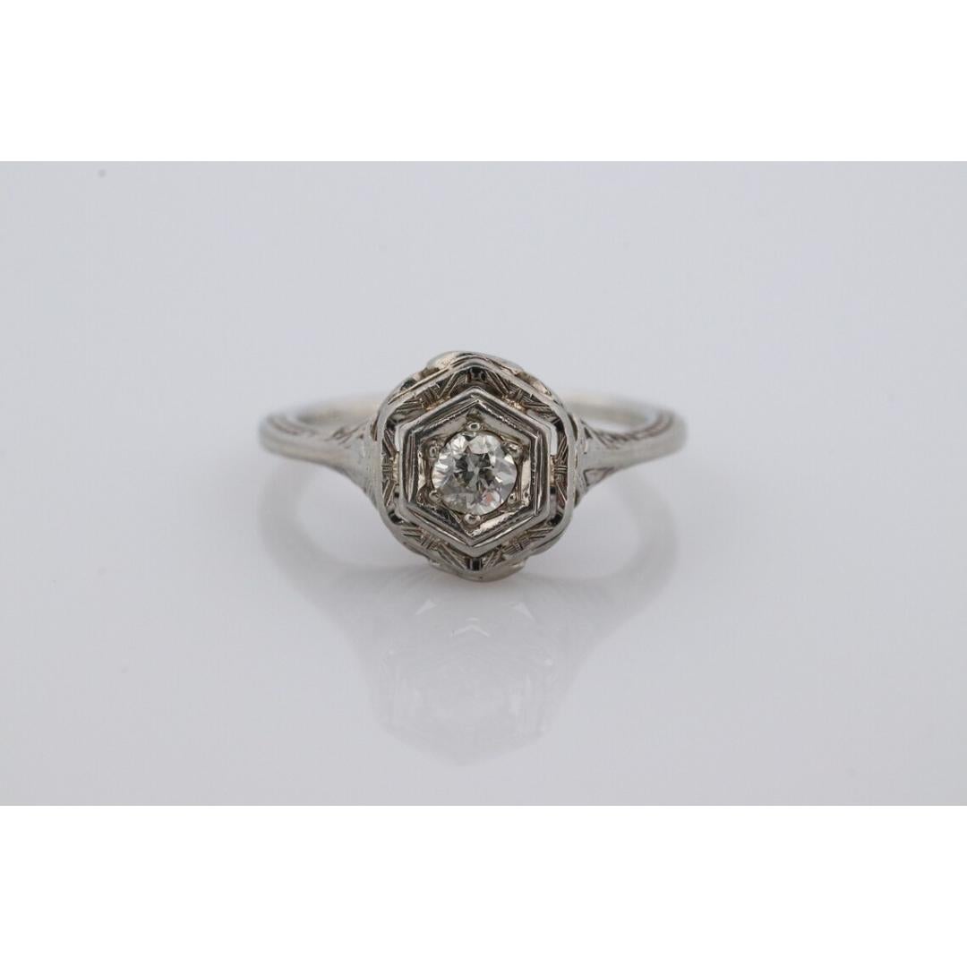 18 Karat Art Deco Diamantring. 18 Karat Weißgold Filigraner Ring. Offene sechseckige Fassung im Angebot 4