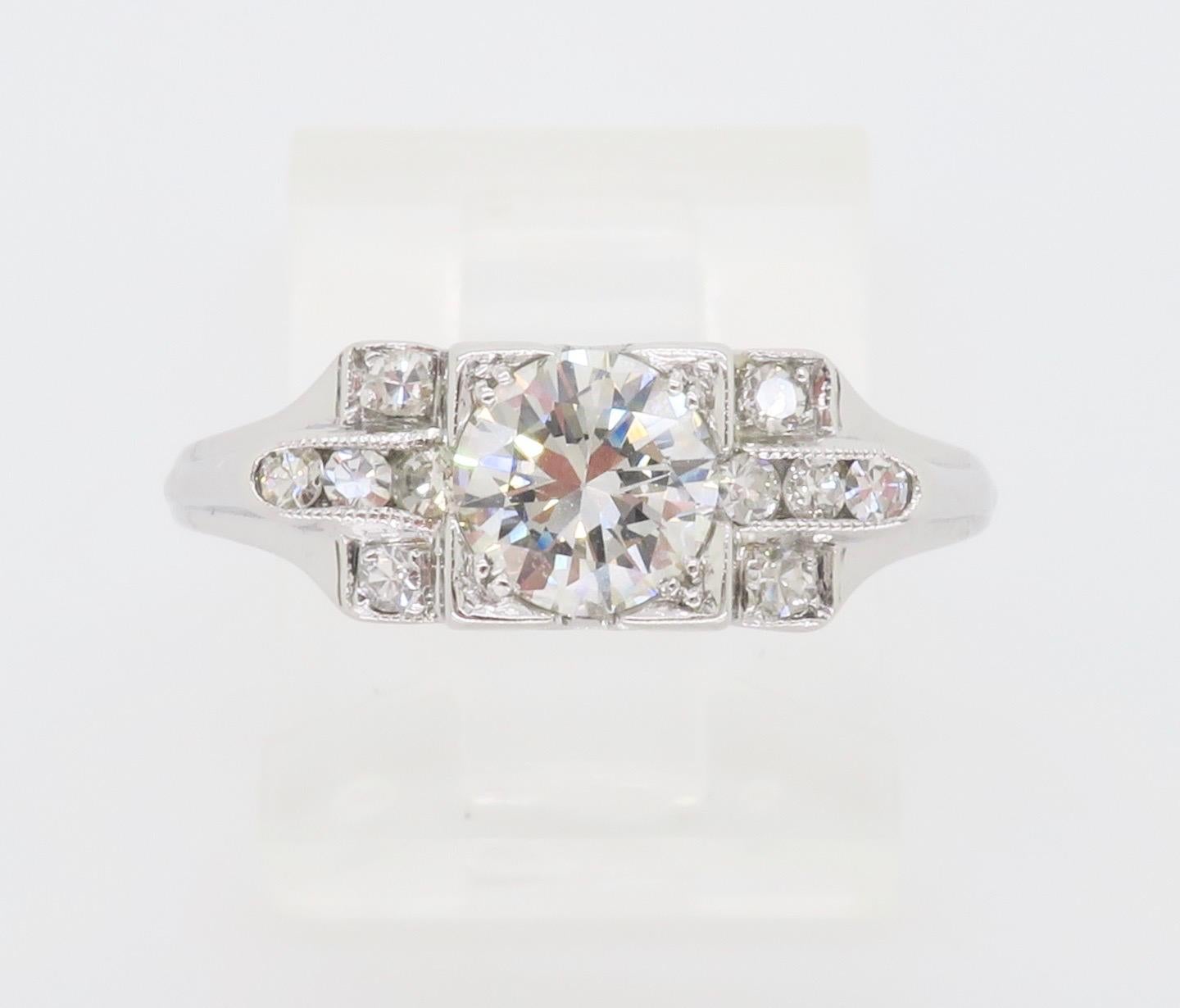 Round Cut 18K Art Deco Diamond Ring