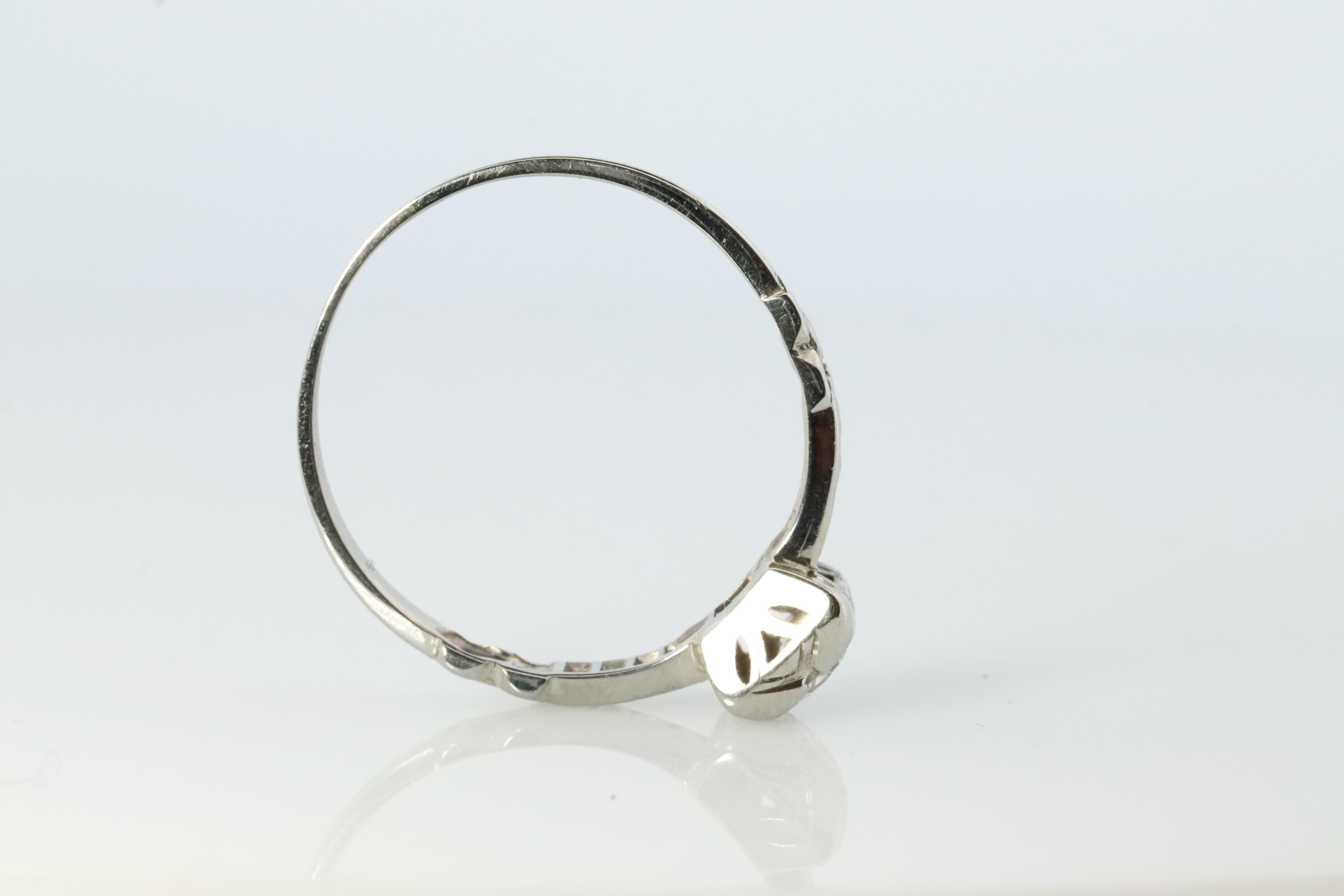 Bague solitaire Art déco en diamant 18 carats. Grande bague de fiançailles en diamant 18 carats, années 1920 en vente 1