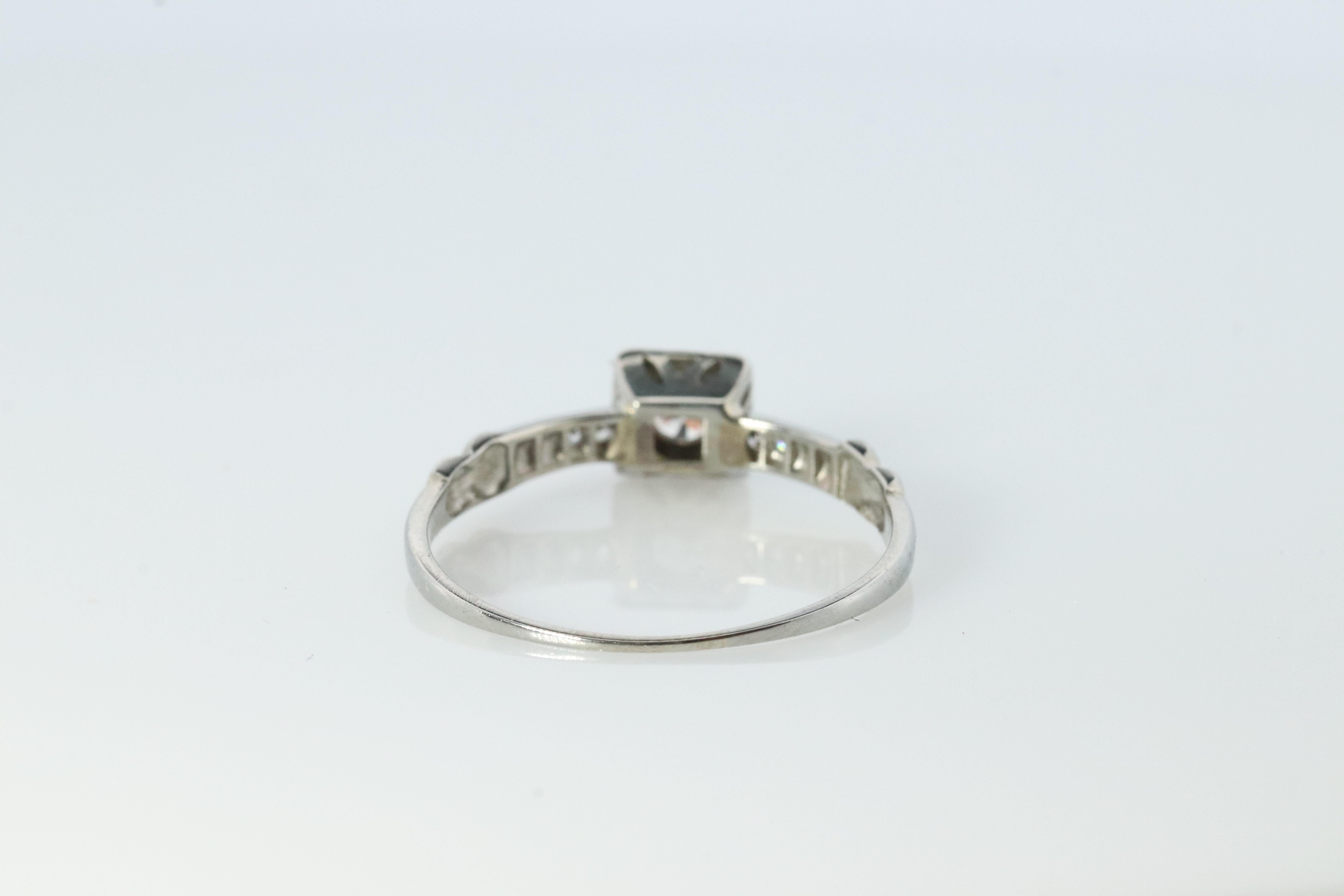 Bague solitaire Art déco en diamant 18 carats. Grande bague de fiançailles en diamant 18 carats, années 1920 en vente 2