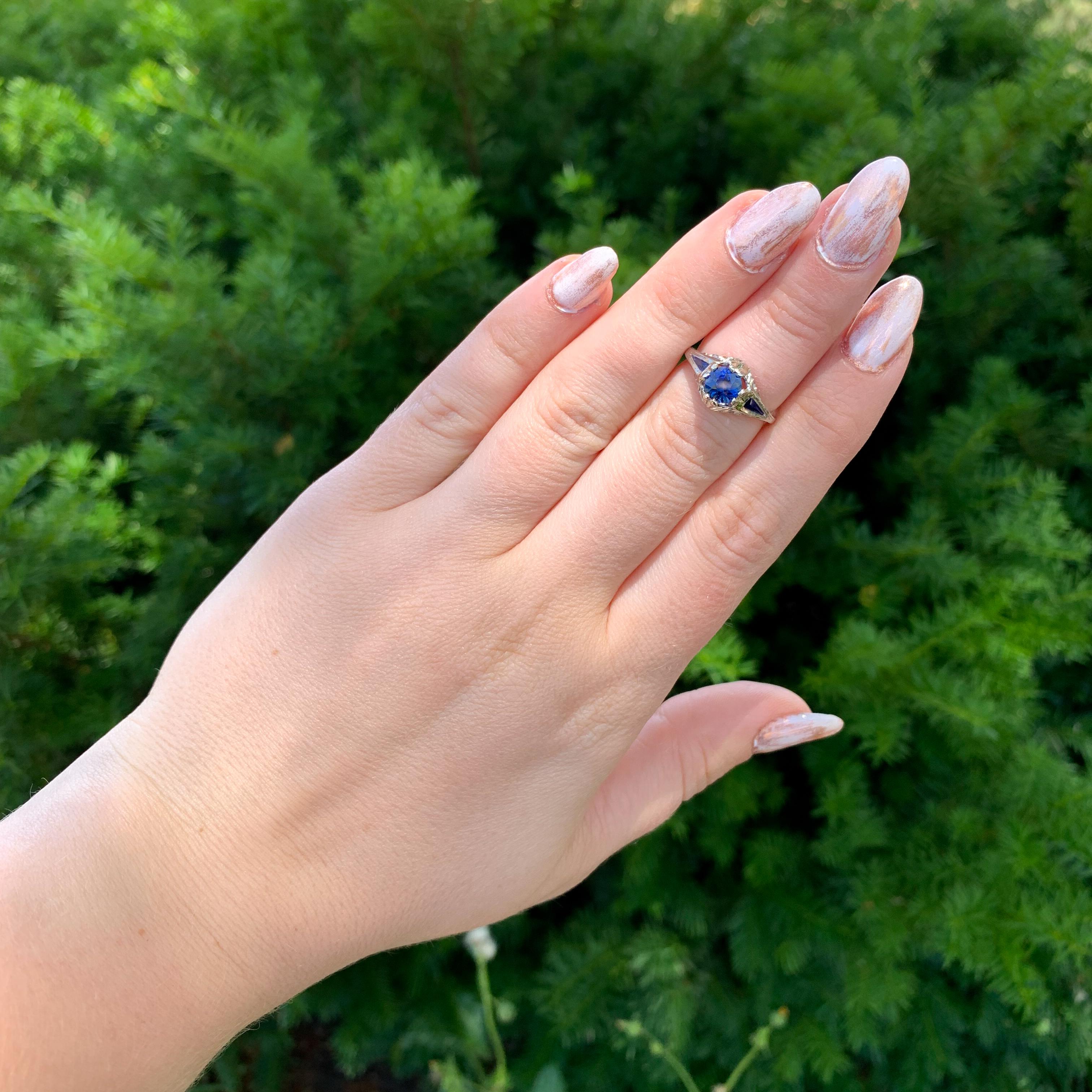 Women's 18K Art Deco Filigree Blue Sapphire Ring For Sale