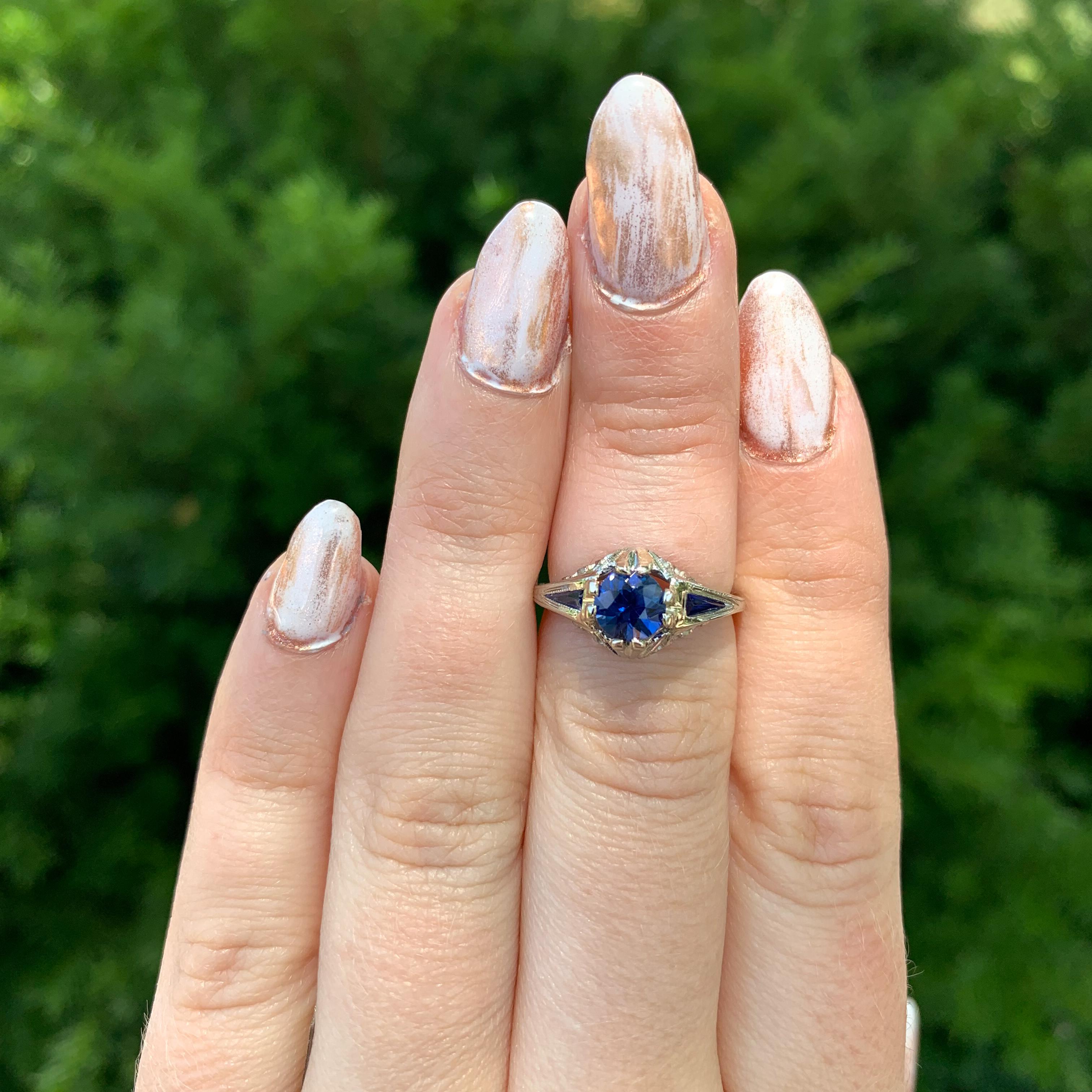 18K Art Deco Filigree Blue Sapphire Ring For Sale 1